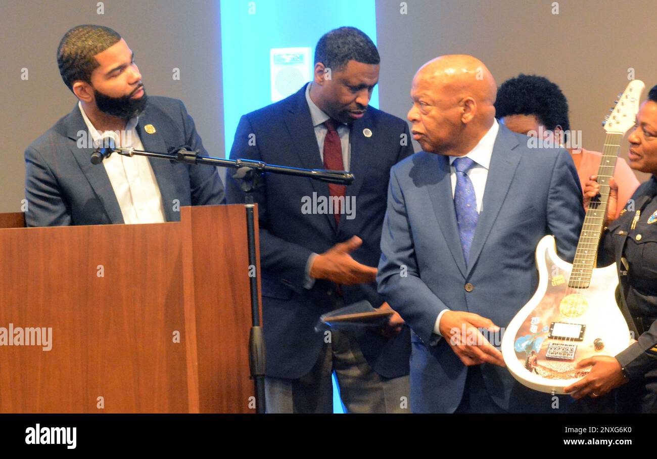 Jackson Mayor Chokwe Antar Lumumba, left, shares a moment on stage with