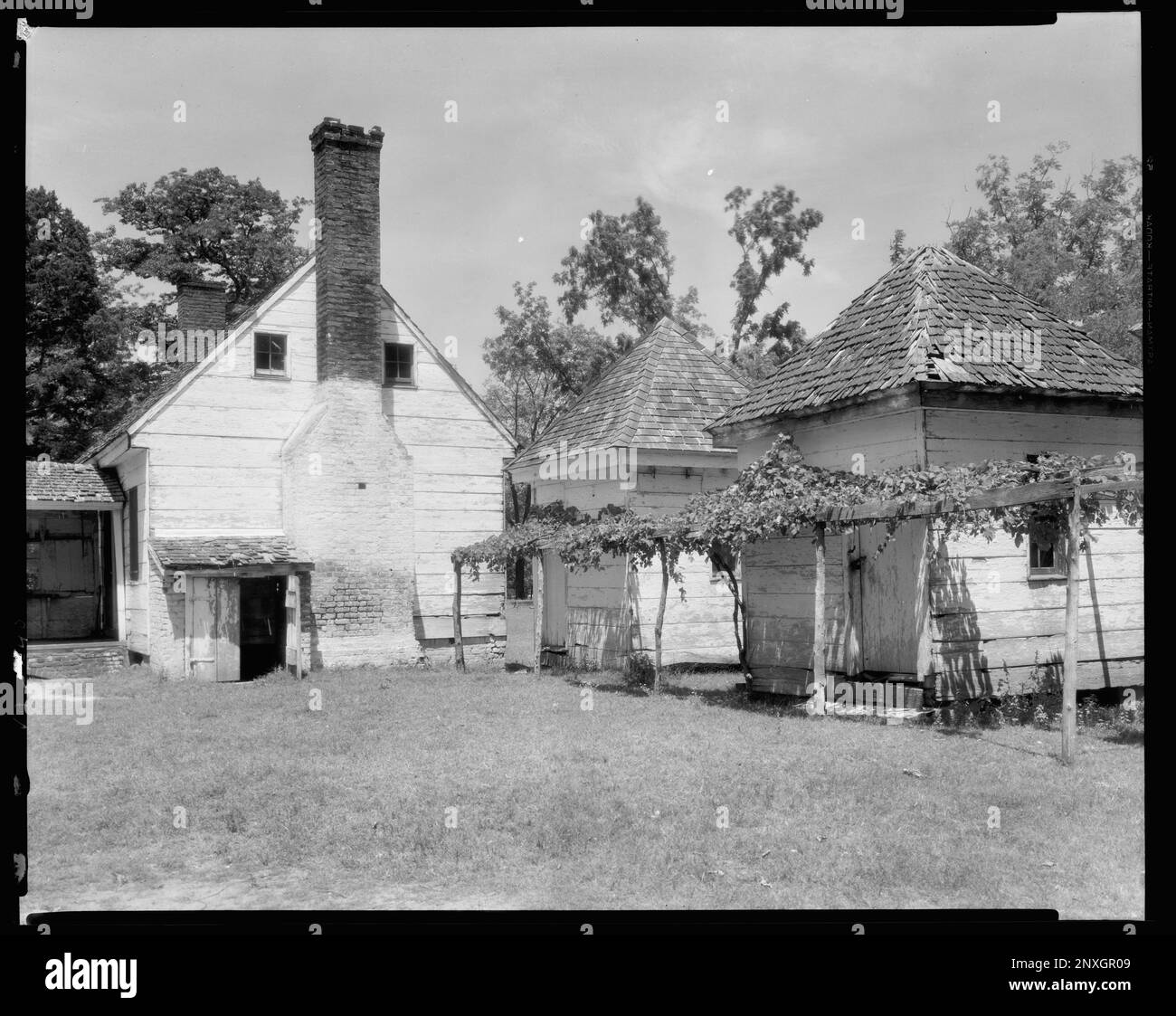 Kendall Grove, Eastville, Northampton County, Virginia. Carnegie Survey of the Architecture of the South. United States  Virginia  Northampton County  Eastville, Outbuildings. Stock Photo
