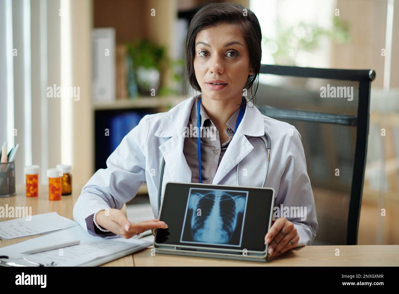 Portrait of radiologist showing chest xray to client Stock Photo Alamy