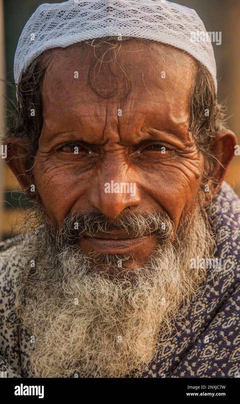 a-journey-by-train-in-bangladesh-stock-photo-alamy
