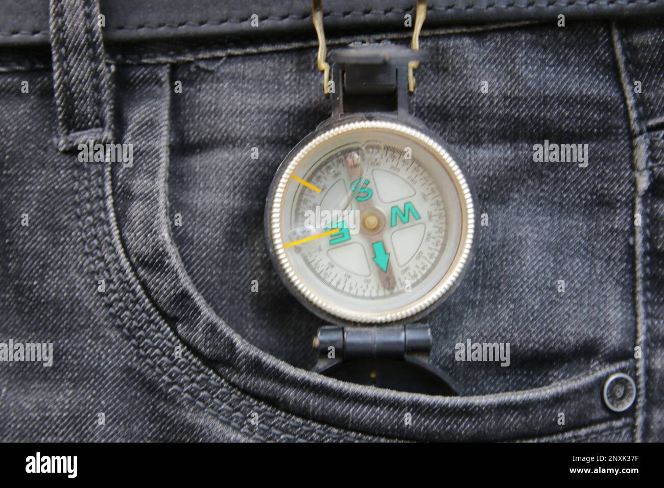 Navigation Compass, Old-fashioned Pocket Compass With Luminous