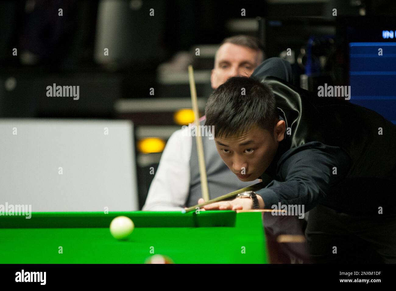 Mark Davis of England plays a shot to Niu Zhuang of China in their first round match during the 2018 D88 German Masters snooker tournament in Berlin, Germany, 1 February 2018.Mark Davis