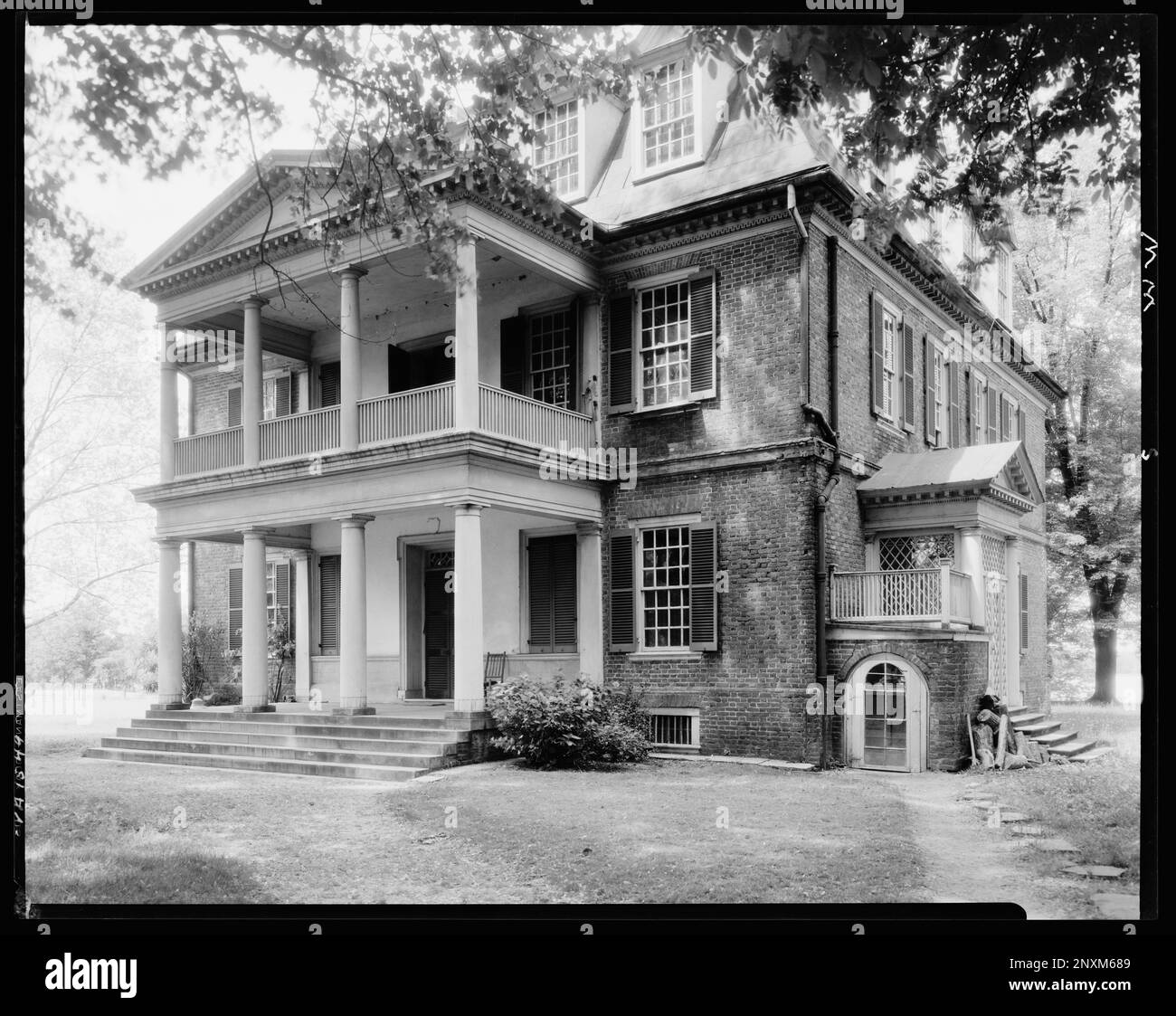 Shirley, Charles City County, Virginia. Carnegie Survey of the Architecture of the South. United States  Virginia  Charles City County  Shirley, Pediments, Balconies, Porches, Houses. Stock Photo