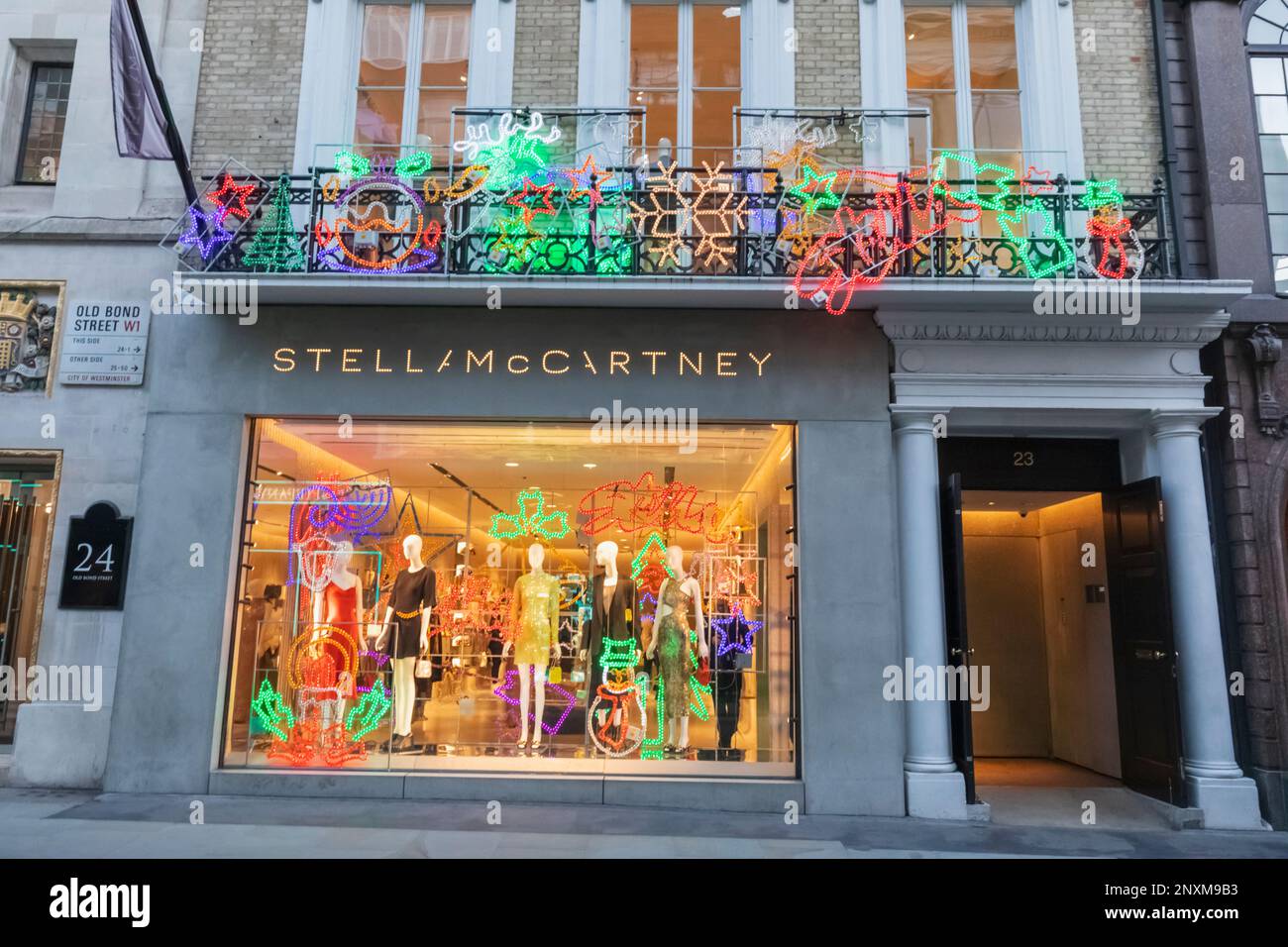 The exterior of the trendy STELLA MCCARTNEY store on Madison avenue on the  Upper East Side of Manhattan, New York City Stock Photo - Alamy