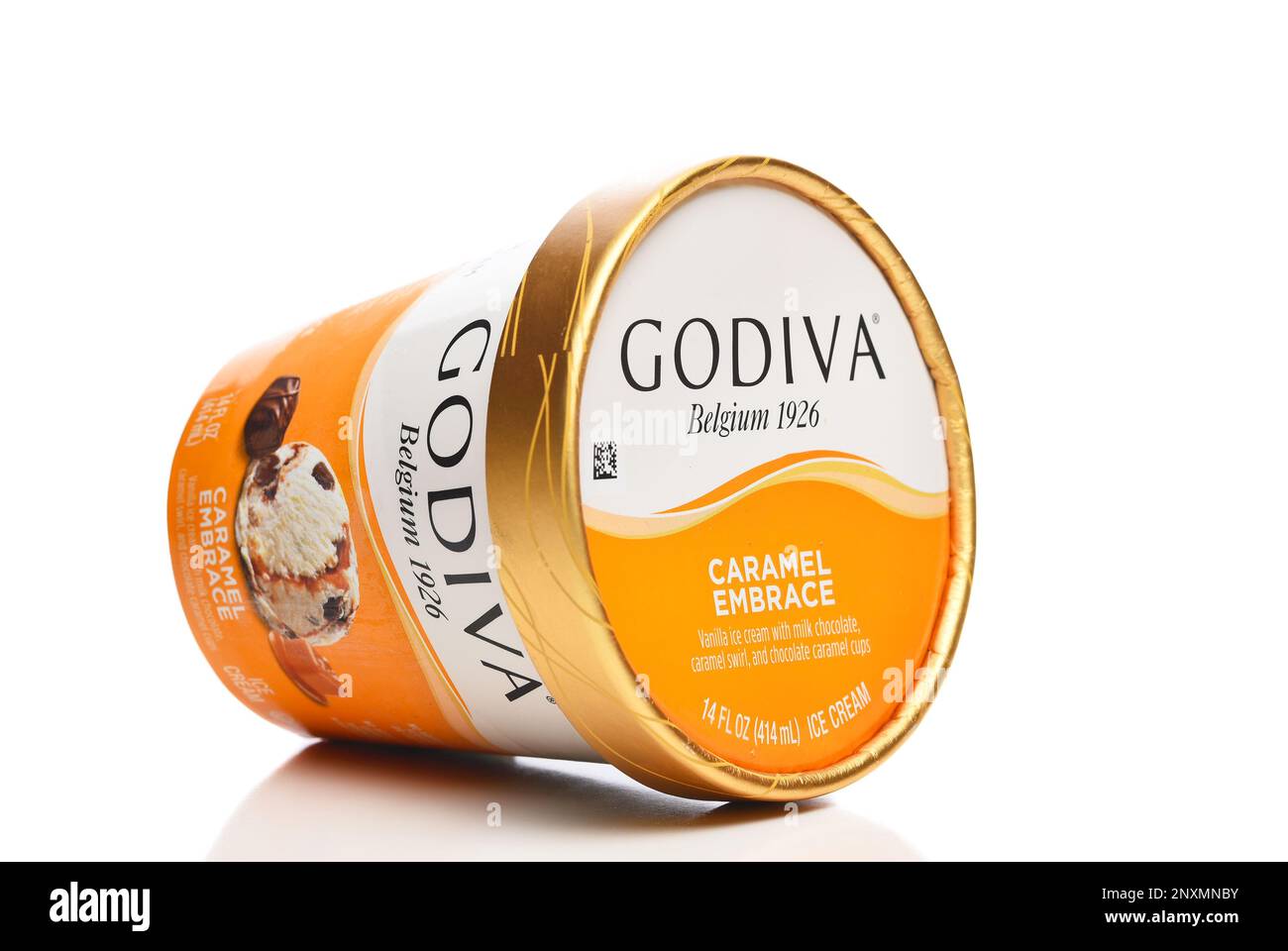 IRIVNE, CALIFORNIA - 01 MAR 2023: A Carton of Godiva Caramel Embrace ice cream on its side Stock Photo