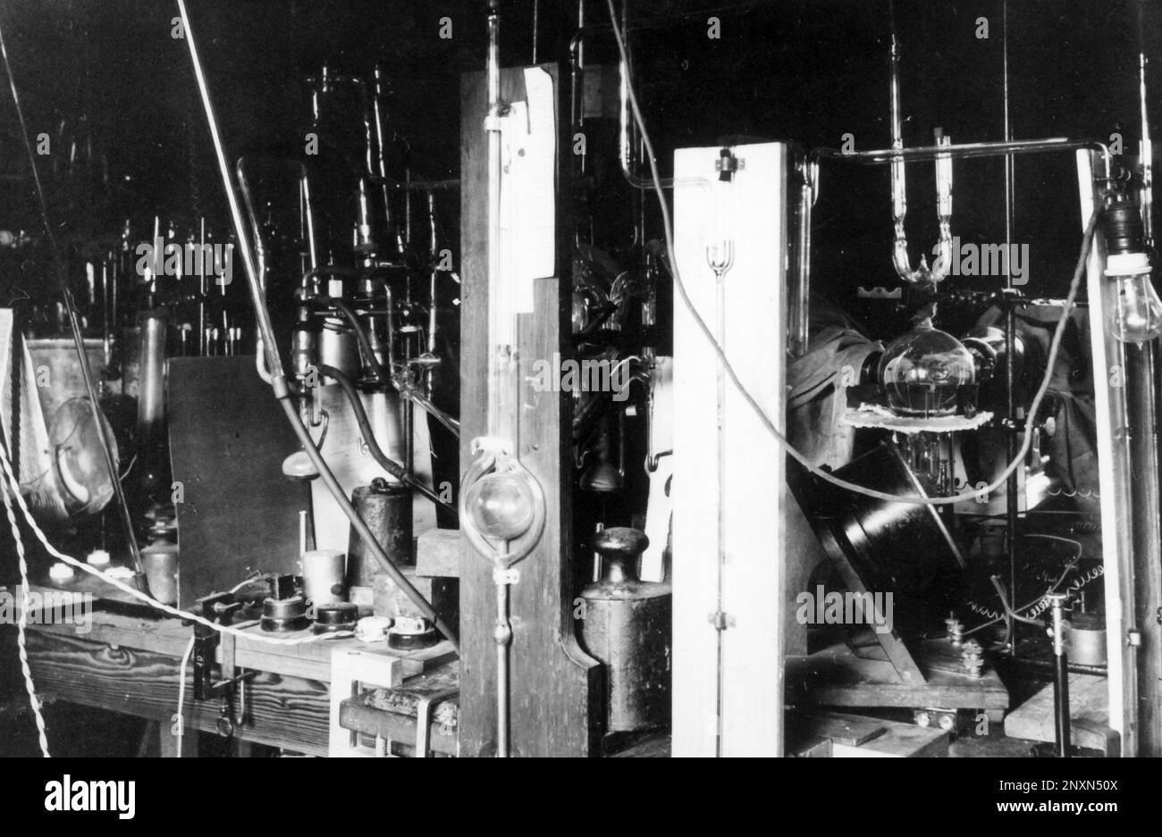 Hertha Sponer's nitrogen apparatus. Hertha Sponer (1895-1968) was a German physicist and chemist who contributed to modern quantum mechanics and molecular physics. Stock Photo