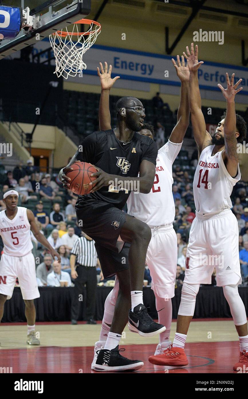 Central Florida center Tacko Fall (24) passes the ball in front of