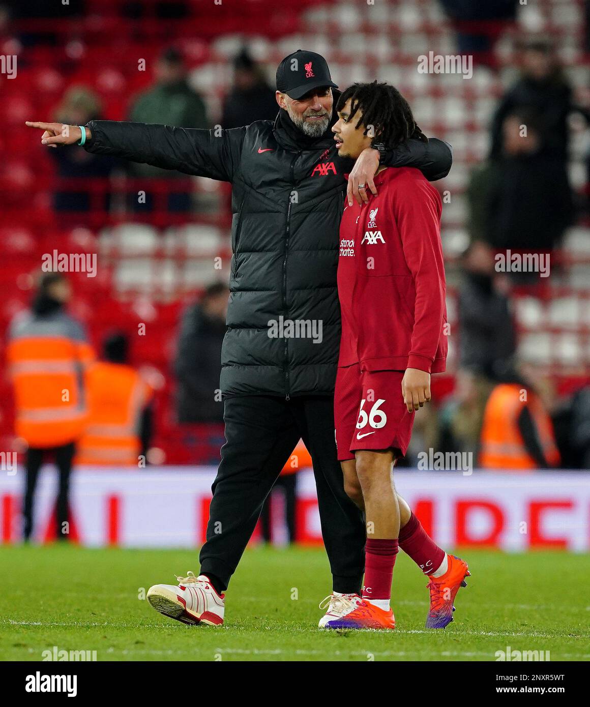 Liverpool manager Jurgen Klopp asks Trent Alexander-Arnold to give his ...