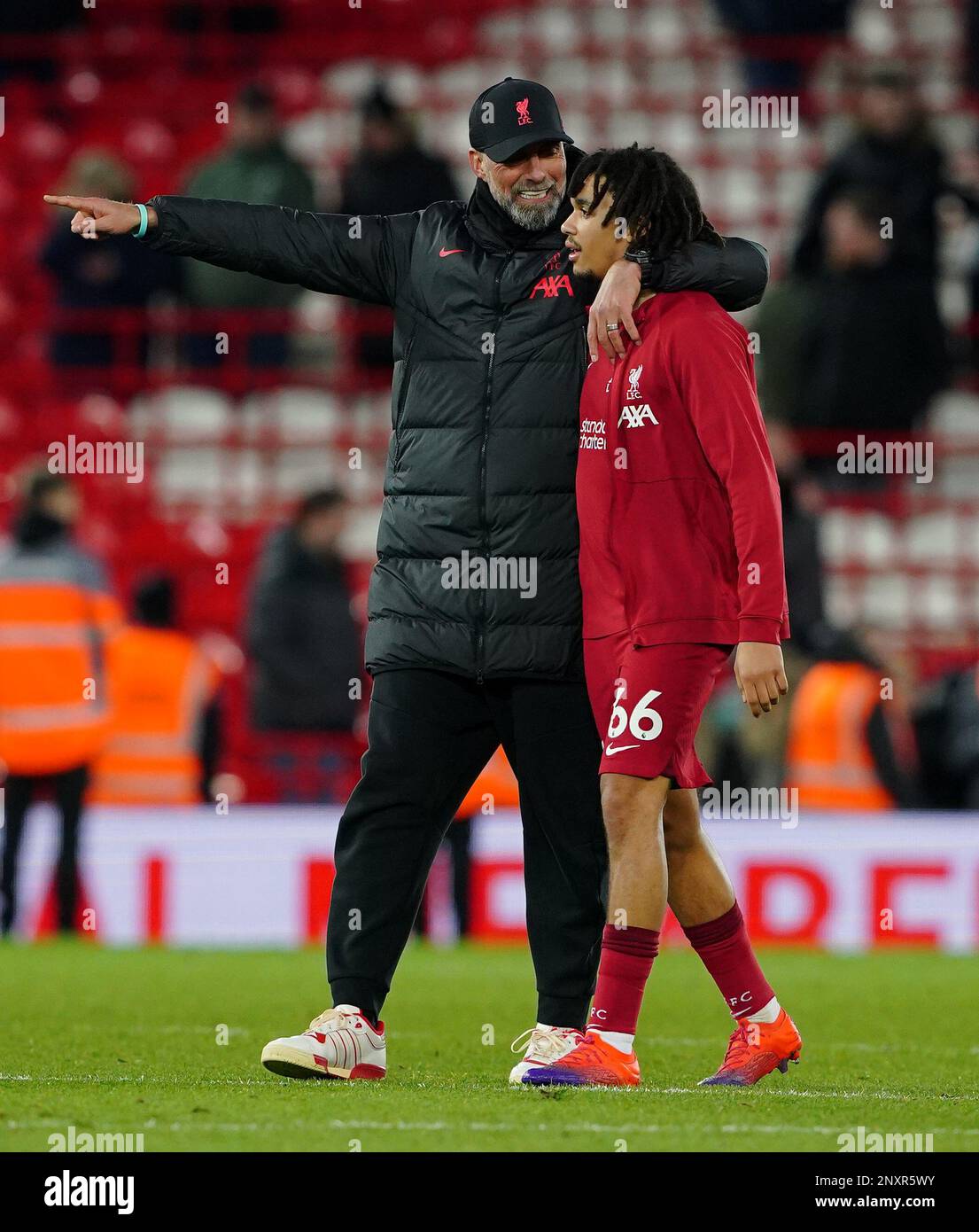 Liverpool manager Jurgen Klopp asks Trent Alexander-Arnold to give his ...