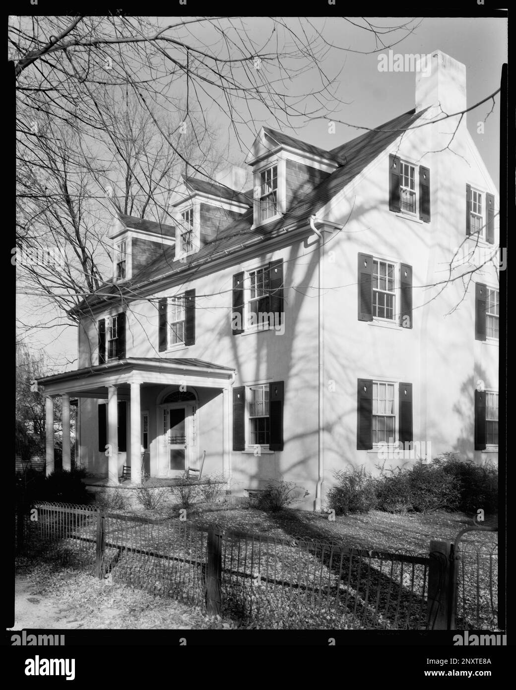 E. Marshall Rust Home, 320 North King Street, Leesburg, Loudoun County, Virginia. Carnegie Survey of the Architecture of the South. United States  Virginia  Loudoun County  Leesburg, Porches, Dormers, Houses. Stock Photo