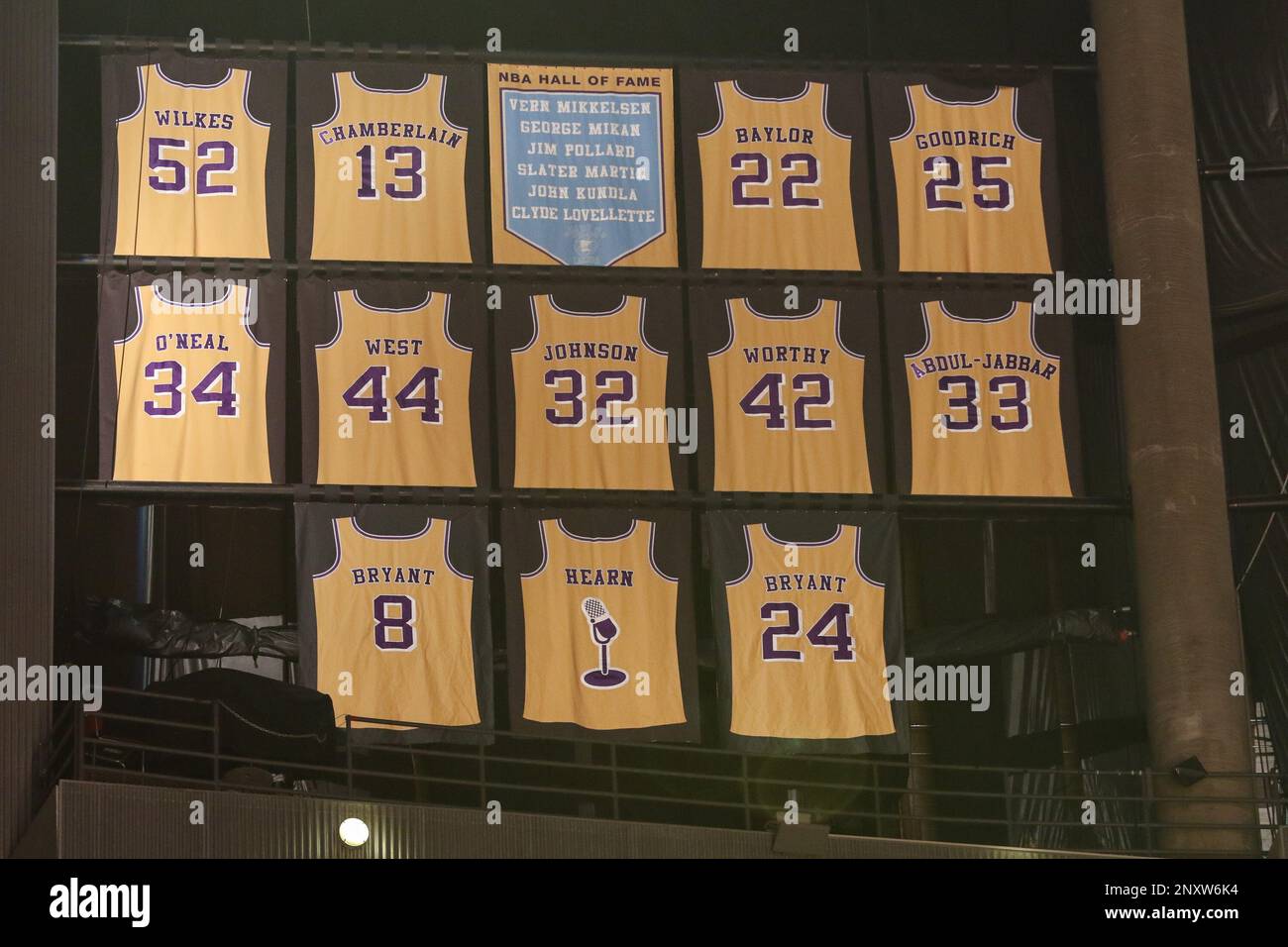 December 23, 2017 Los Angeles, CA..Lakers retired jerseys hanging at  Staples Center on December 23, 2017. (Photo by Jevone Moore / Cal Sport  Media (Network Television please contact your Sales Representative for -  bellezatotal.com.ar