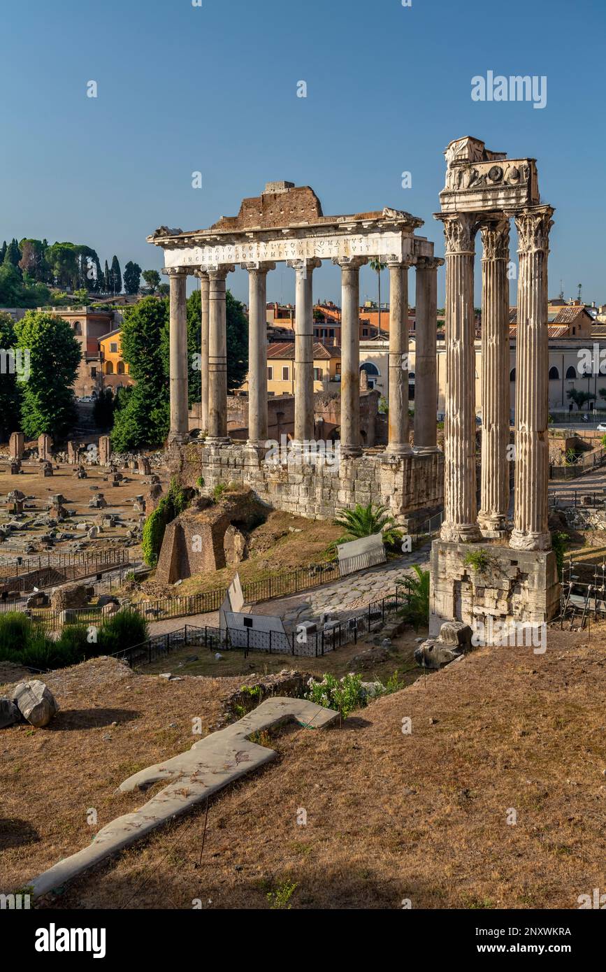 Tempio di Saturno Stock Photo Alamy