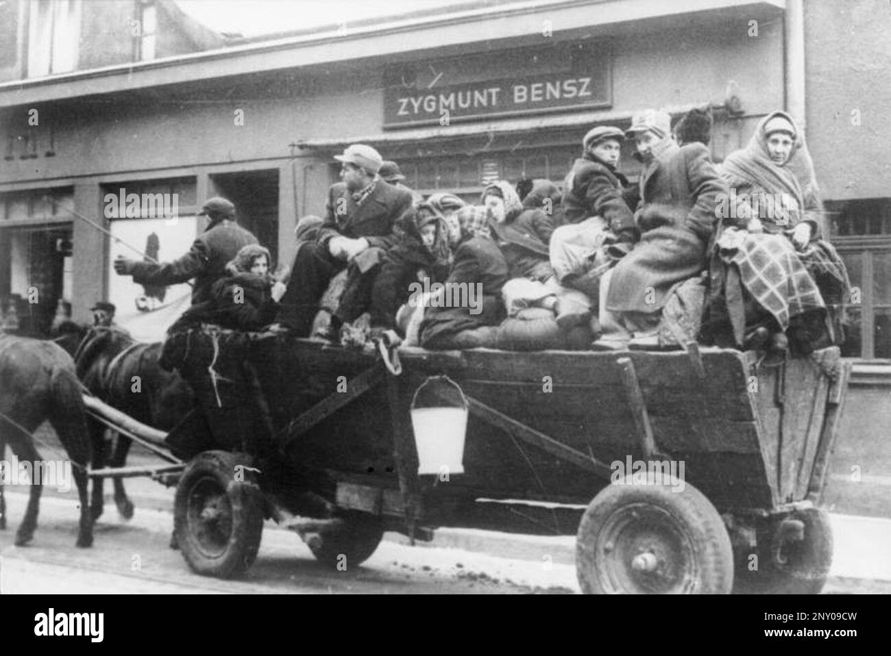 In the early stages of WW2 the Jews in nazi occupied europe were rounded up and forced into crowded ghettoes. When the decision was made to kill them all they were deported to extermination centres to be murdered. This image shows  people , deported from the homes elsewhere, arriving in the Lodz Ghetto. Polen, Ghetto Litzmannstadt, Deportation. Bundesarchiv, Bild 137-056925 / CC-BY-SA 3.0 Stock Photo