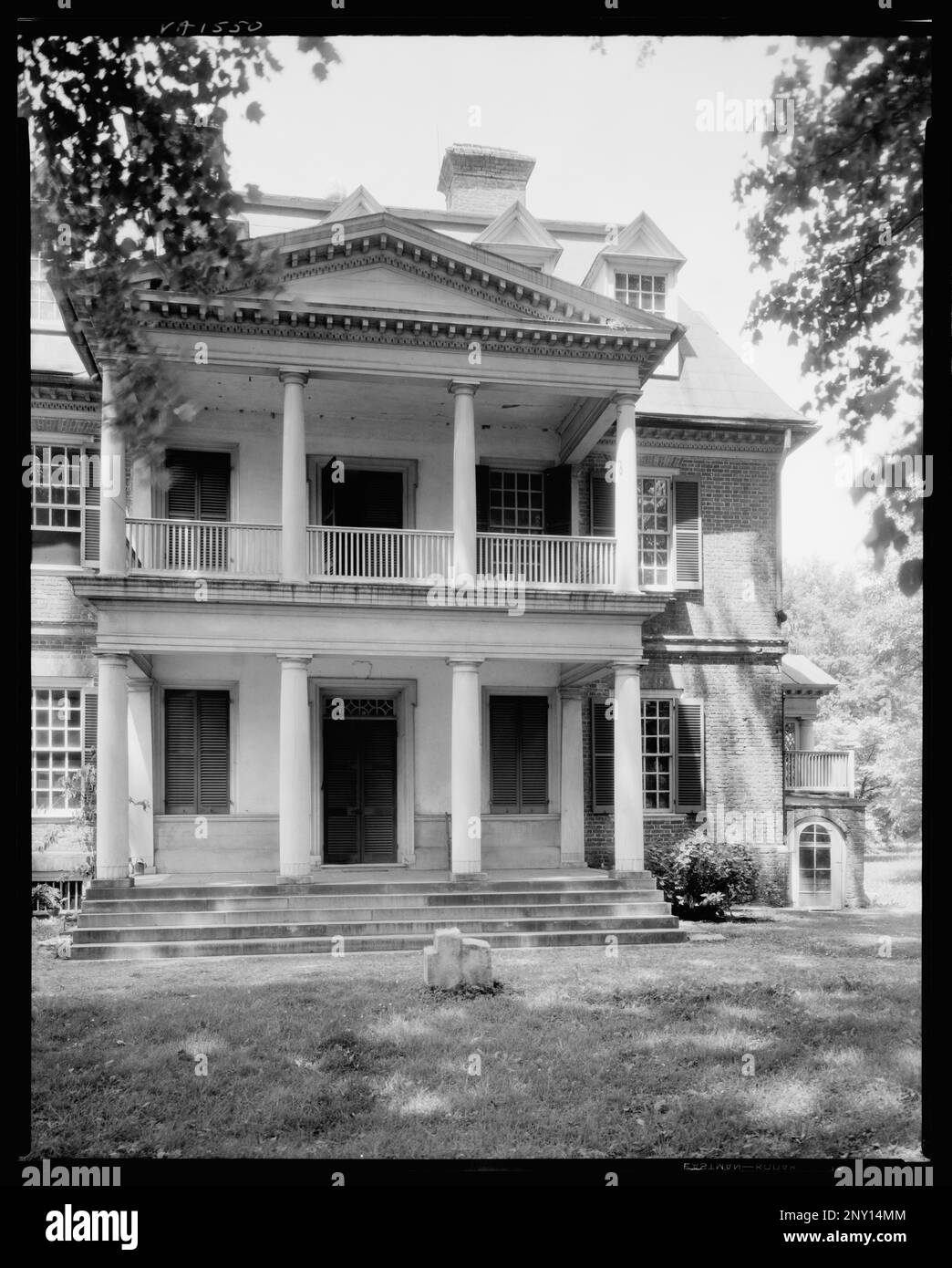 Shirley, Charles City County, Virginia. Carnegie Survey of the Architecture of the South. United States  Virginia  Charles City County  Shirley, Pediments, Balconies, Porches, Houses. Stock Photo