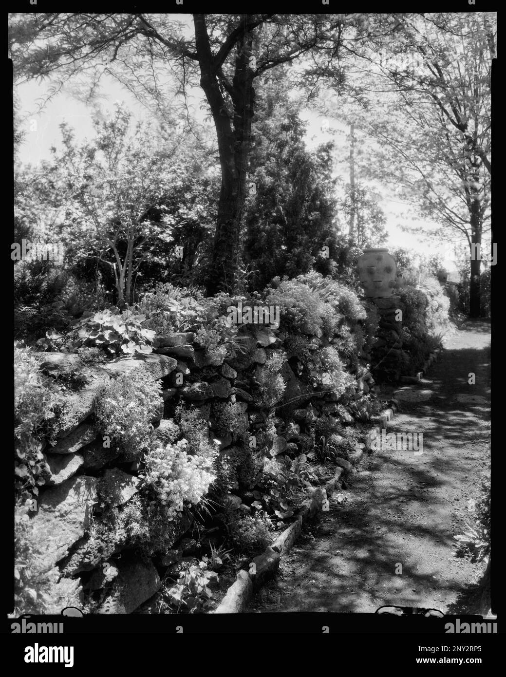 Rose Hill, Greenwood, Albemarle County, Virginia. Carnegie Survey of the Architecture of the South. United States  Virginia  Albemarle County  Greenwood, Stone walls, Gardens. Stock Photo