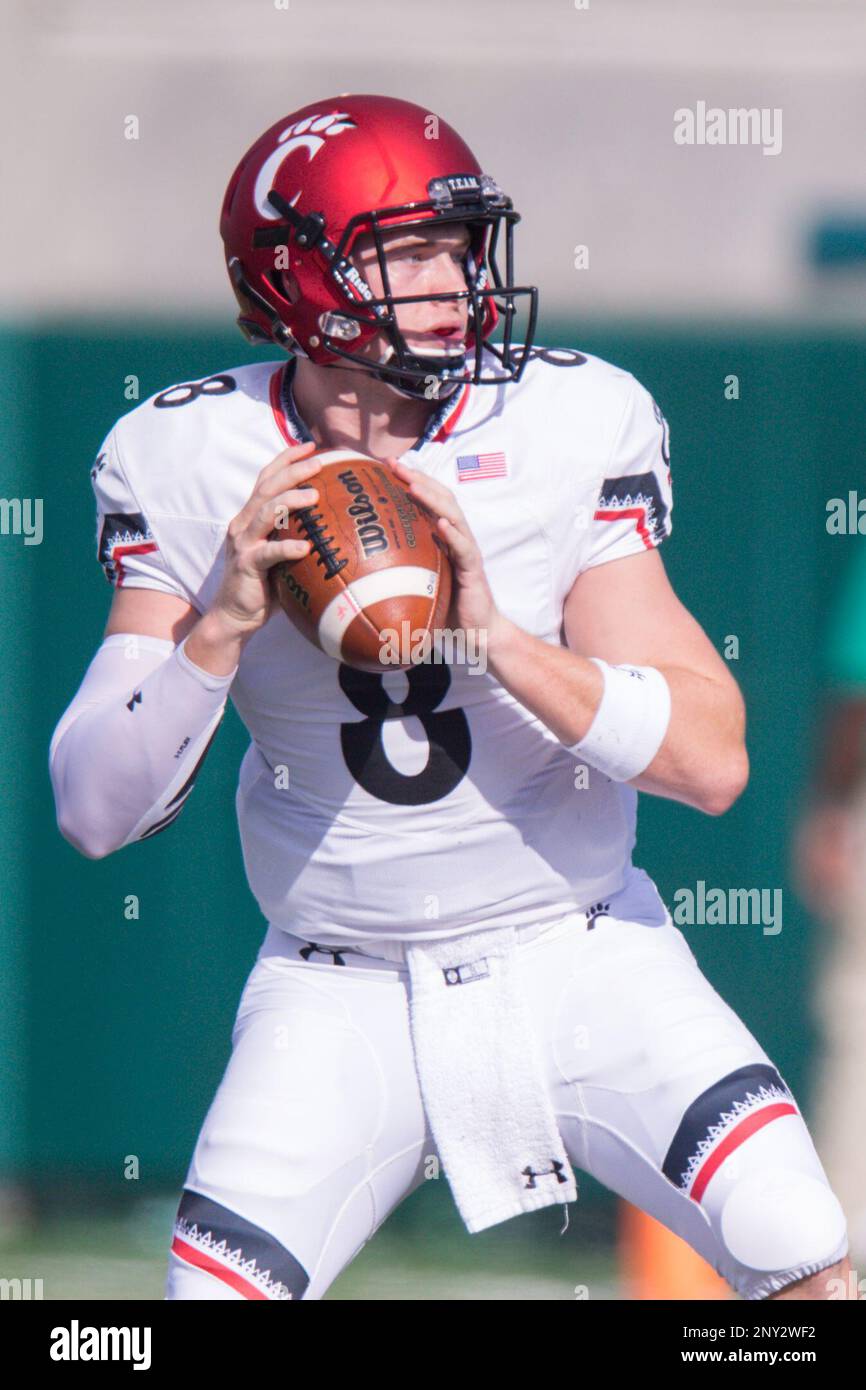 November 04, 2017 Cincinnati Bearcats quarterback Hayden Moore (8