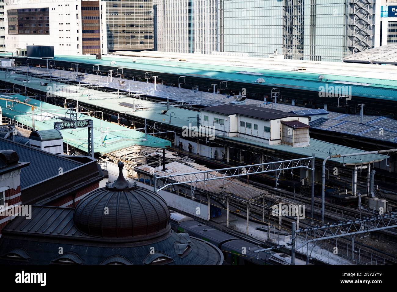 Tokyo, Japan. 6th Feb, 2023. The JR East platforms at Tokyo Station ...