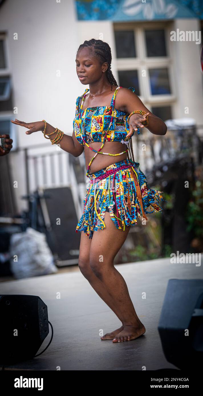 230201-N-DK722-1015 (Feb. 1, 2023) LAGOS, Nigeria – A University of ...