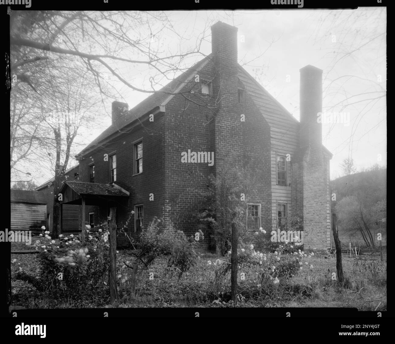 Lee House, Batesville, Albemarle County, Virginia. Carnegie Survey of the Architecture of the South. United States  Virginia  Albemarle County  Batesville, Chimneys, Houses. Stock Photo