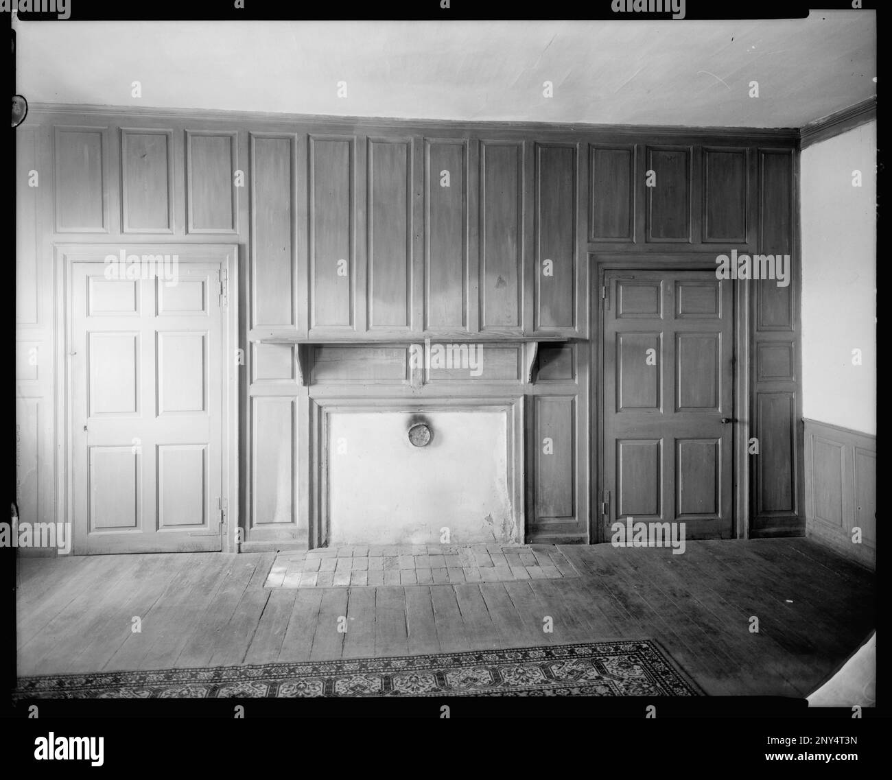 Salisbury Plains, Princess Anne County, Virginia. Carnegie Survey of the Architecture of the South. United States  Virginia  Princess Anne County, Paneling, Interiors. Stock Photo