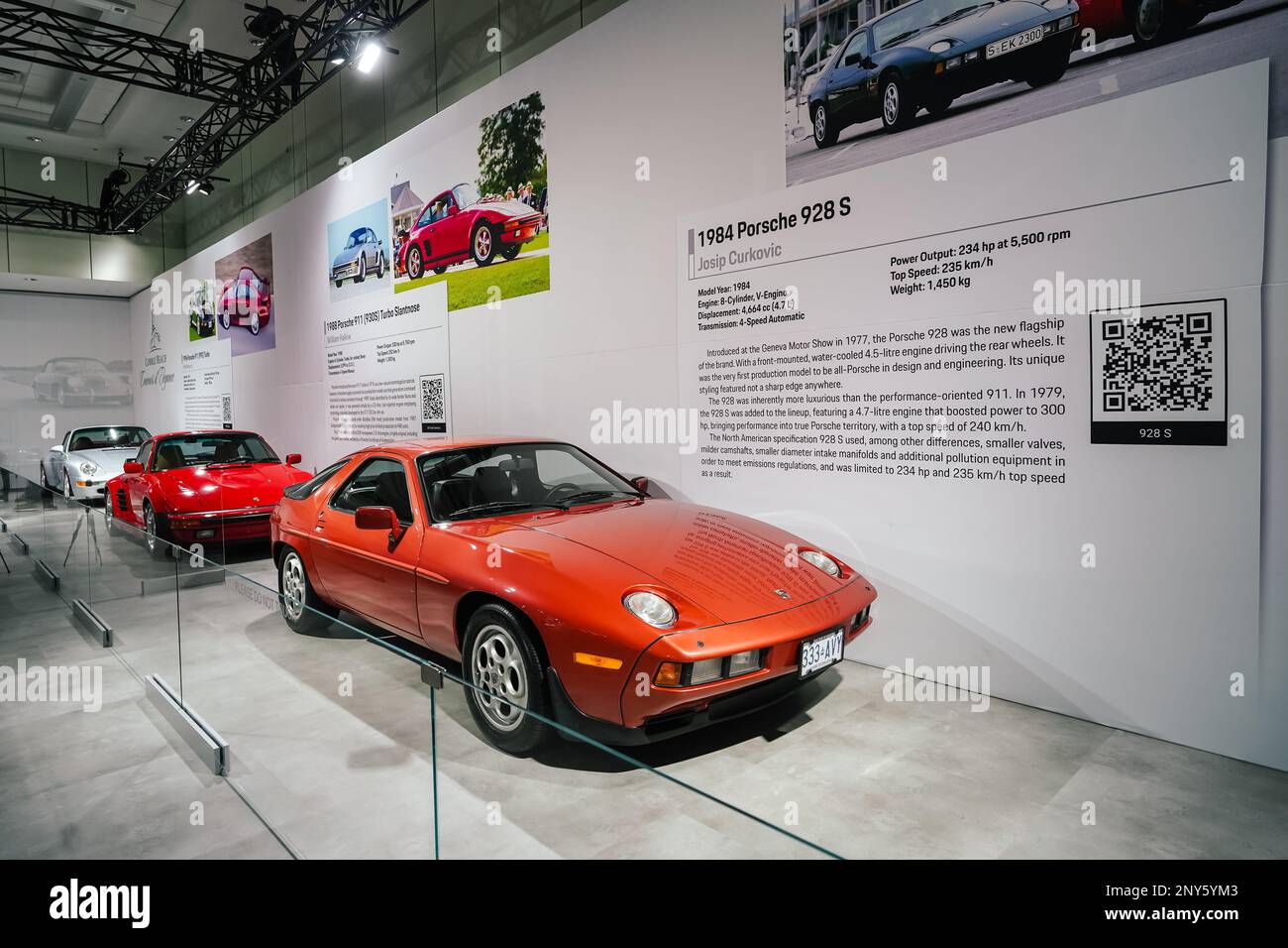 Orange 1984 porsche 928 s Stock Photo