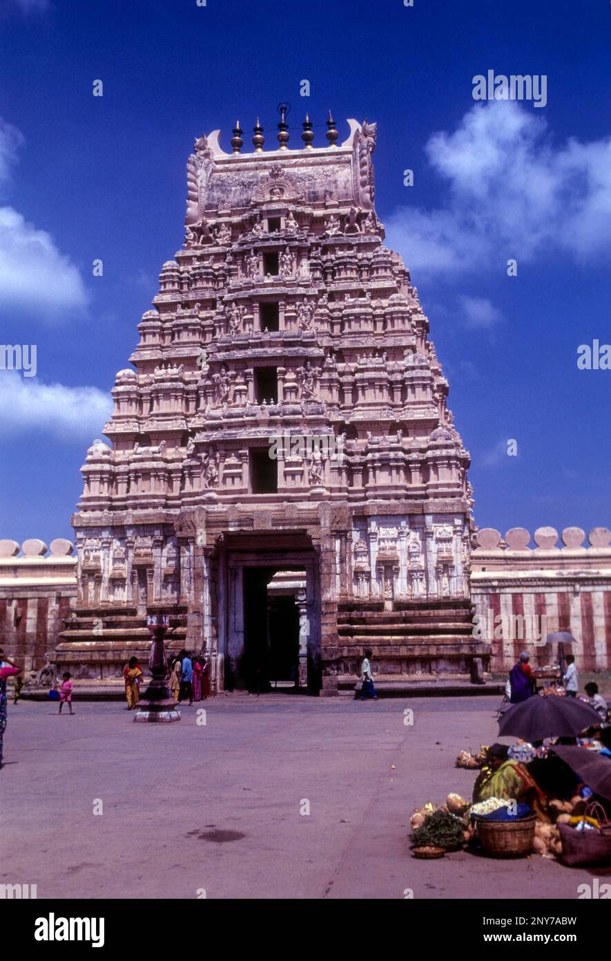 Sri Ranganatha Swamy Vishnu temple tower Rajagopuram 894 A. D. Srirangapatna, Karnataka, South India, India, Asia Stock Photo