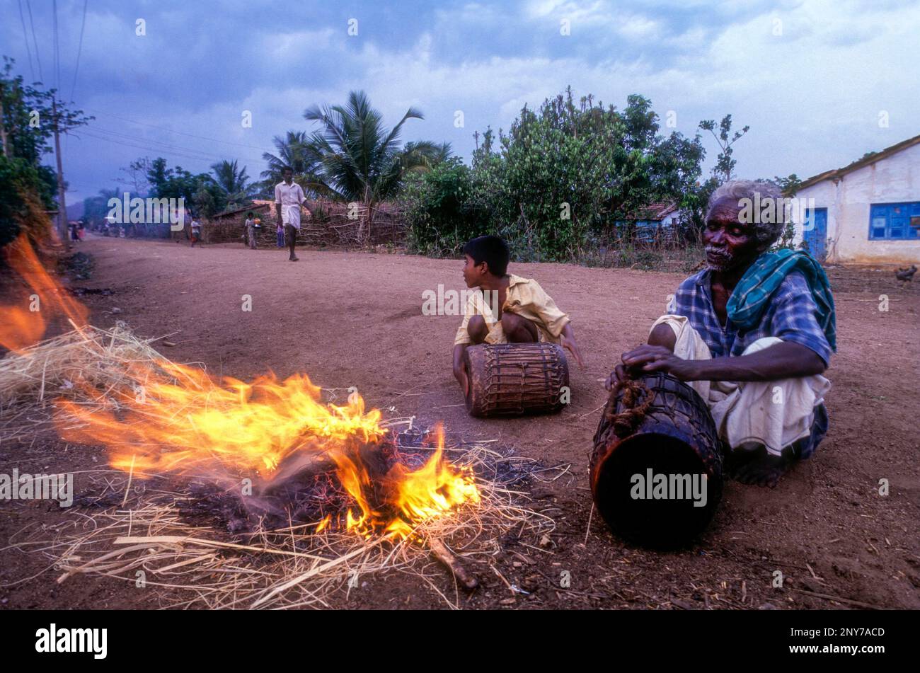 Aboriginal native drum hi-res stock photography and images - Alamy