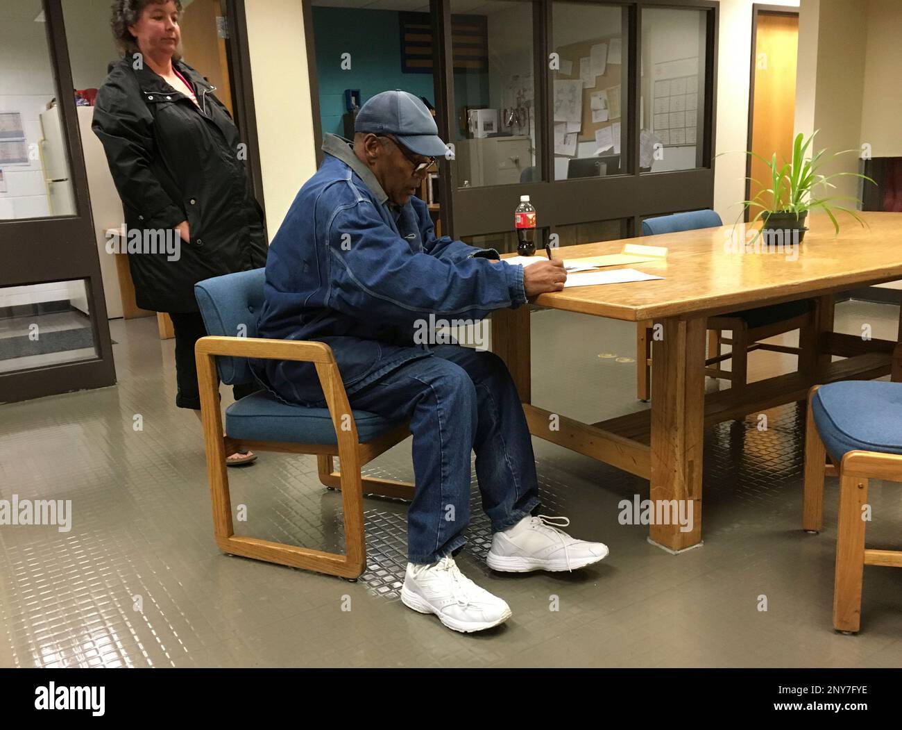 Former football legend O.J. Simpson signs documents at the Lovelock ...