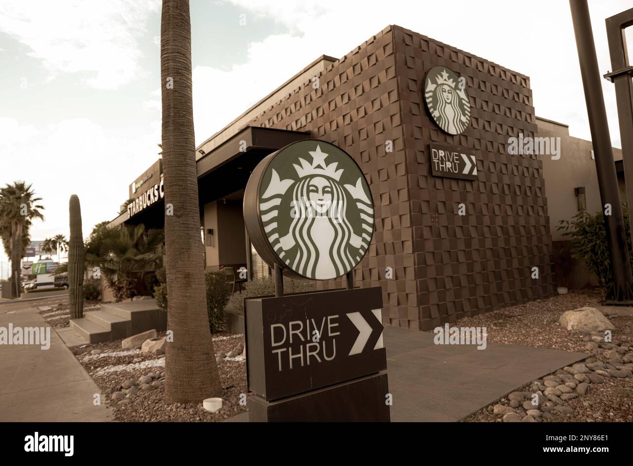 facade of StarBooks or Starbooks cafe, cafeteria or coffee business with  order and pick up service on boulevard Colosio in Hermosillo Mexico 2023.  Food and Beverage (Photo: Luis Gutierrez / ) fachada