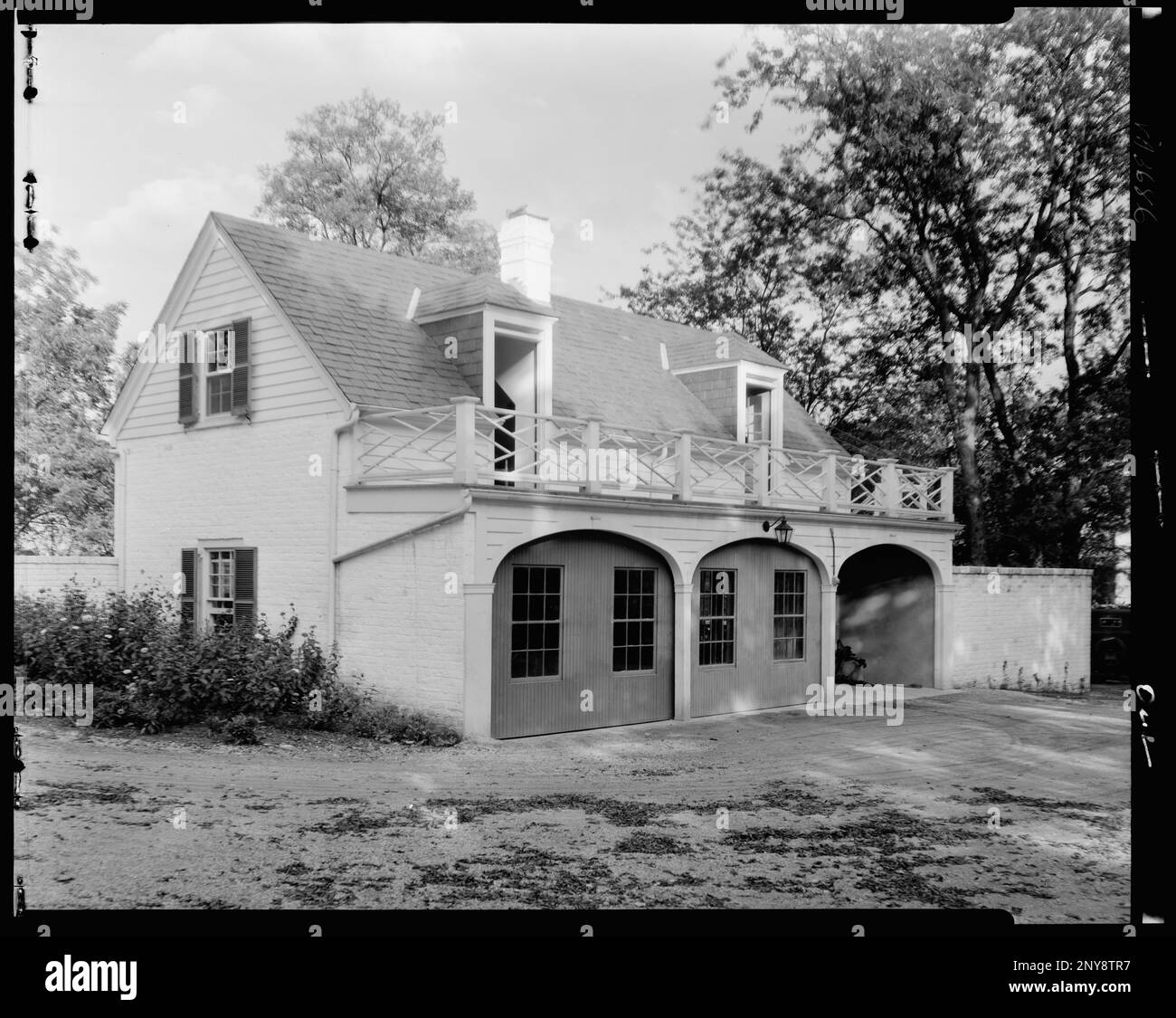 Redesdale, 8603 River Road, Richmond, Henrico County, Virginia. Carnegie Survey of the Architecture of the South. United States  Virginia  Henrico County  Richmond, Hand railings, Garages. Stock Photo