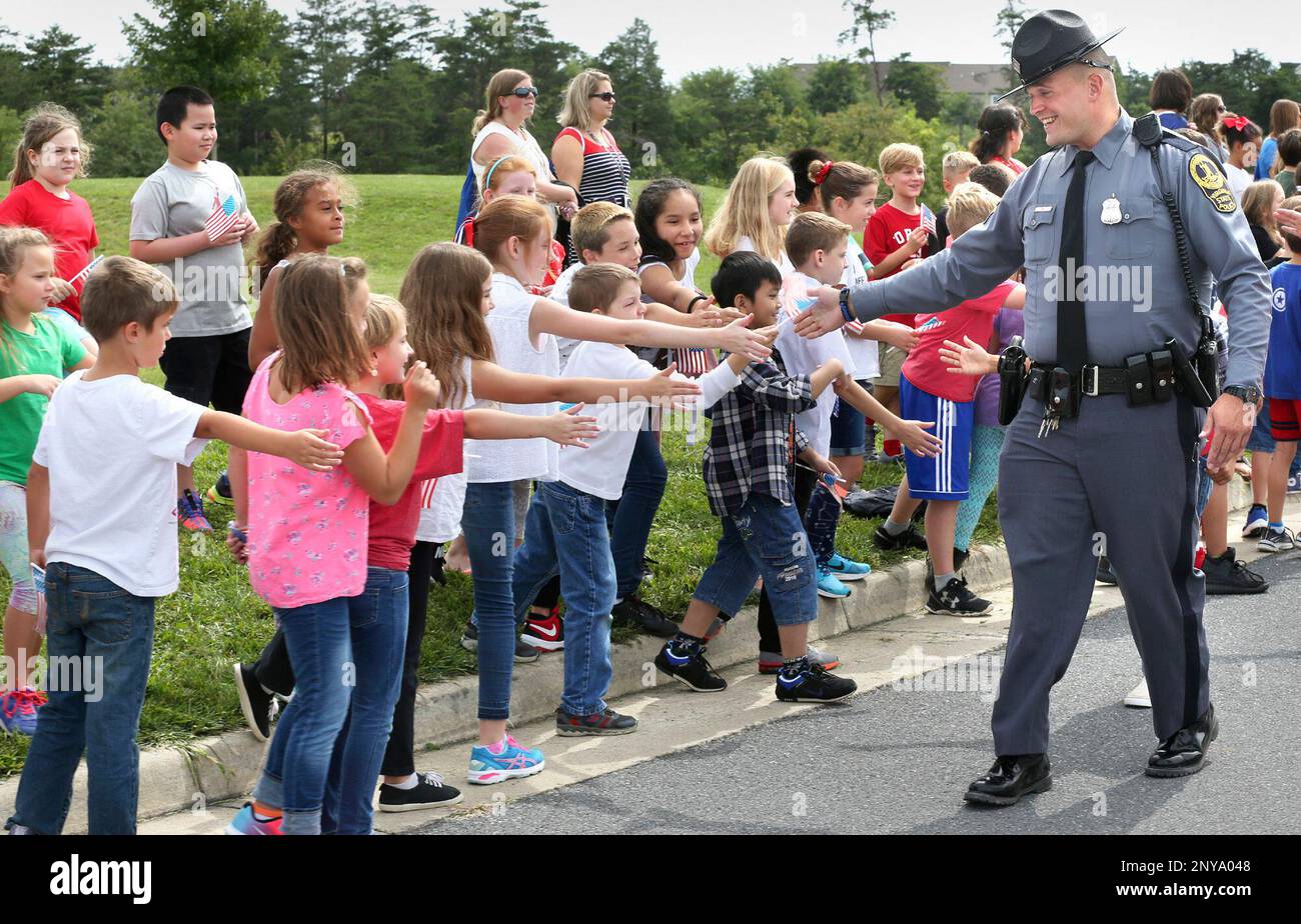 Greenwood Mill Elementary School students greet Virginia state police