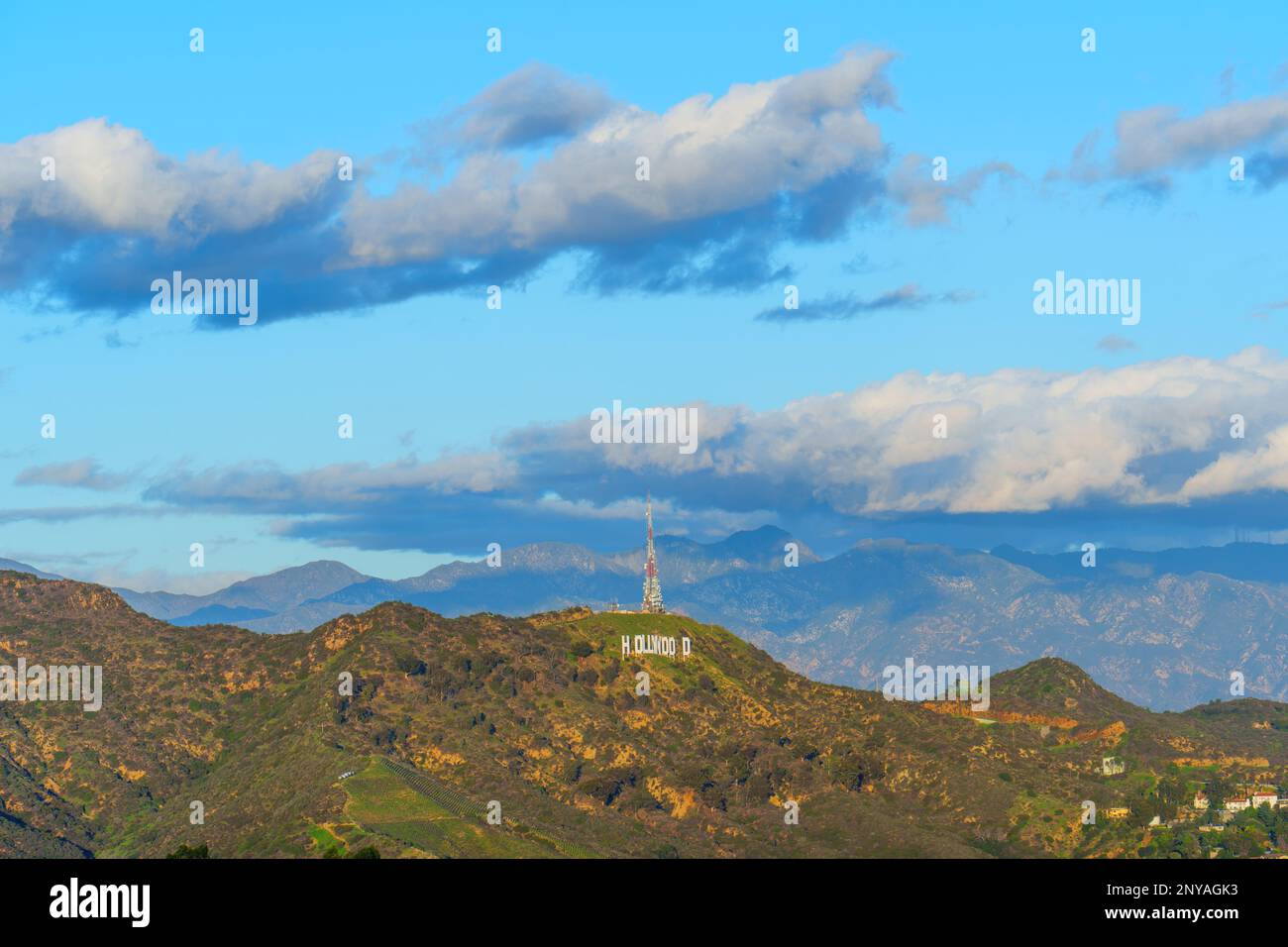 Hollywood sign distant hi-res stock photography and images - Alamy