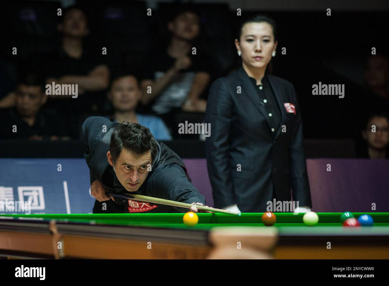 Ronnie OSullivan of England plays a shot to Luca Brecel of Belgium in the quarterfinal match during the 2017 China Championship snooker tournament in Guangzhou city, south Chinas Guangdong province, 20 August