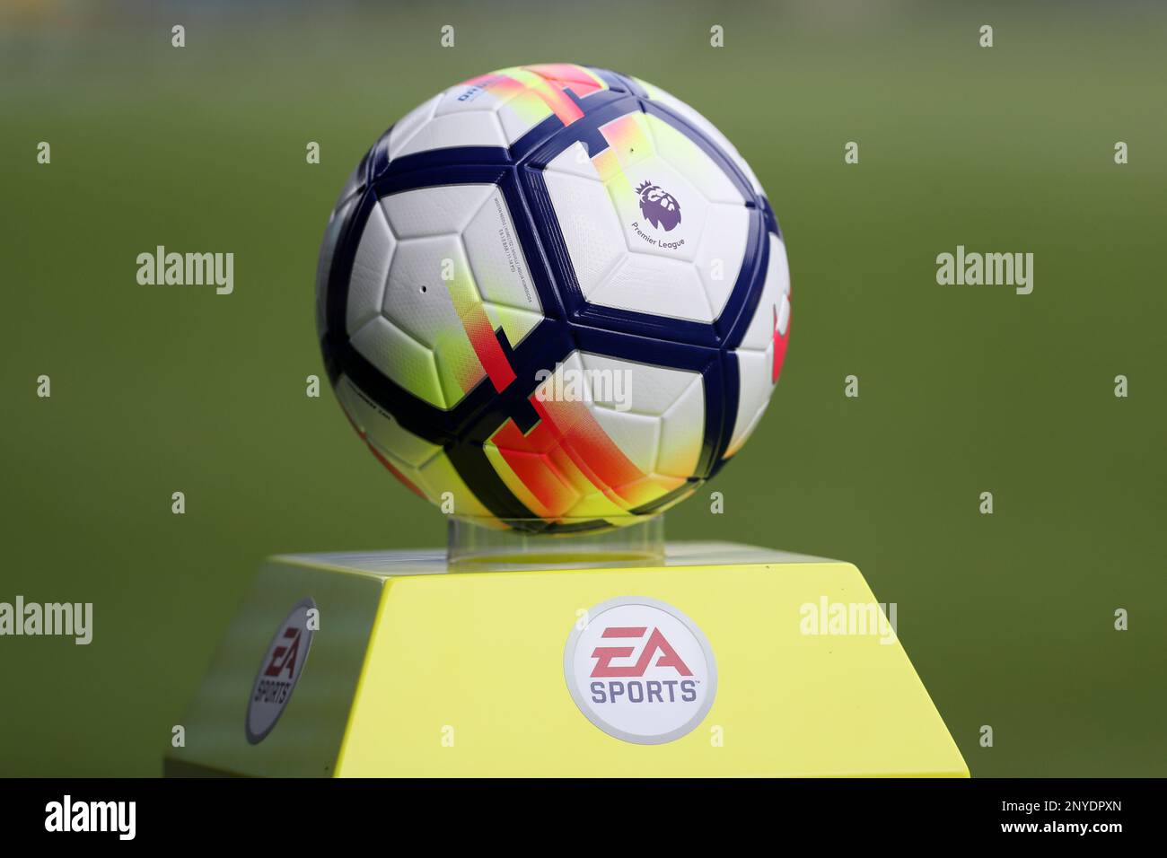 2017 2018 premier league ball