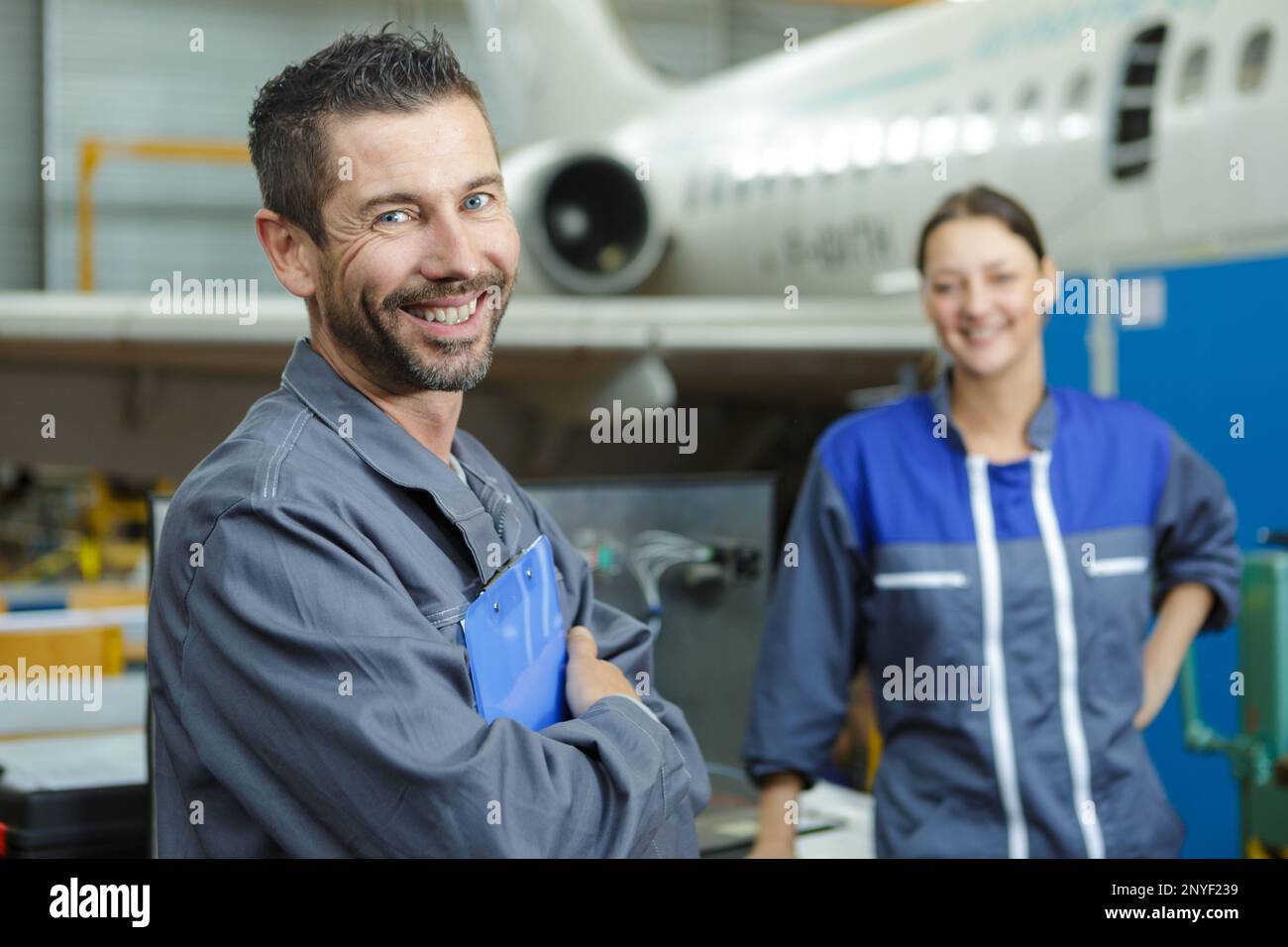 engineers and technicians repairing aircraft Stock Photo Alamy