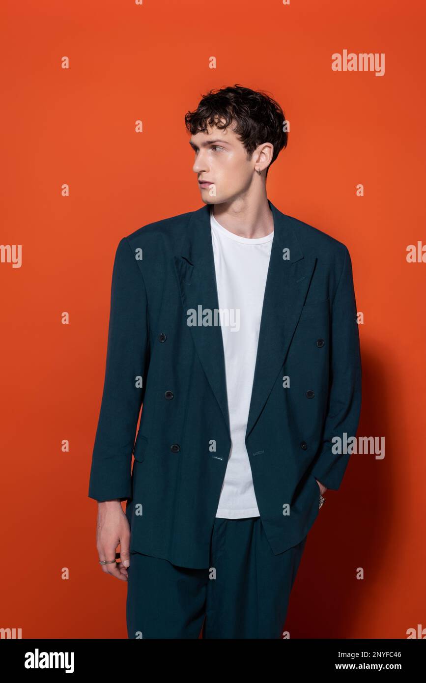 Man in blue suit hi-res stock photography and images - Alamy