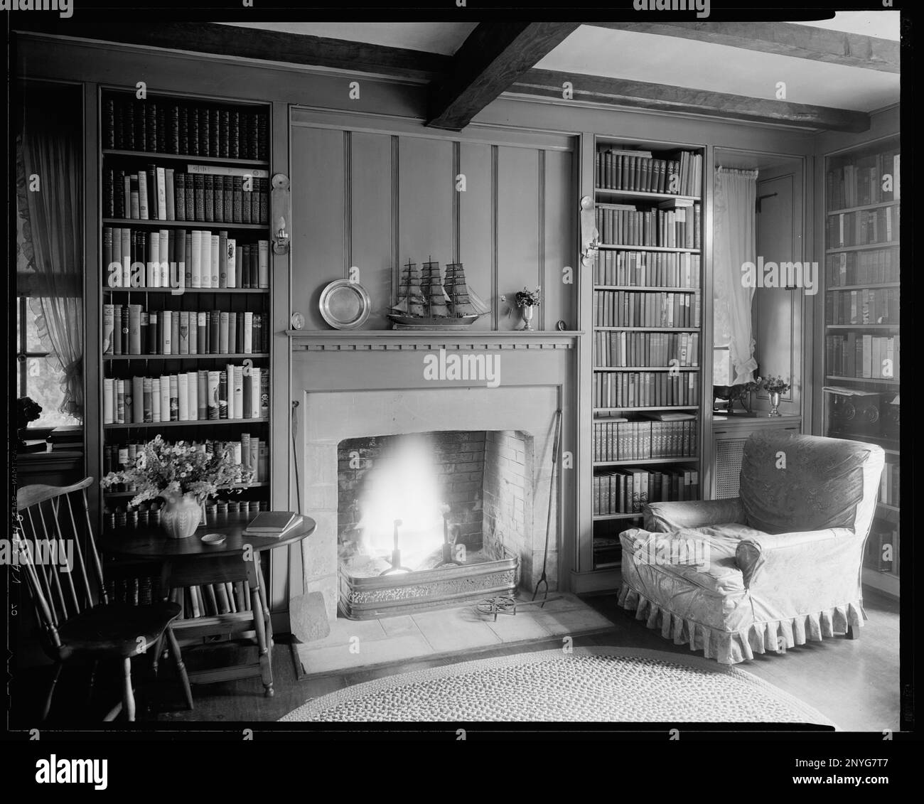 Trigg House, Richmond, Henrico County, Virginia. Carnegie Survey of the Architecture of the South. United States  Virginia  Henrico County  Richmond, Chairs, Bookcases, Mantels, Fireplaces, Paneling, Interiors. Stock Photo