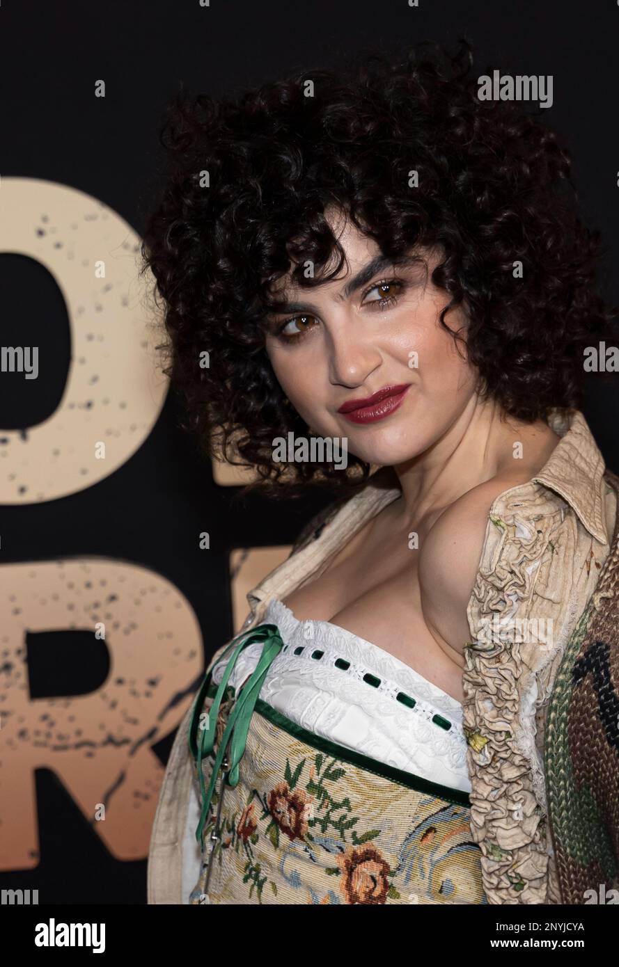 Sarah Yarkin attends the arrivals of Paramount + School Spirits(06)