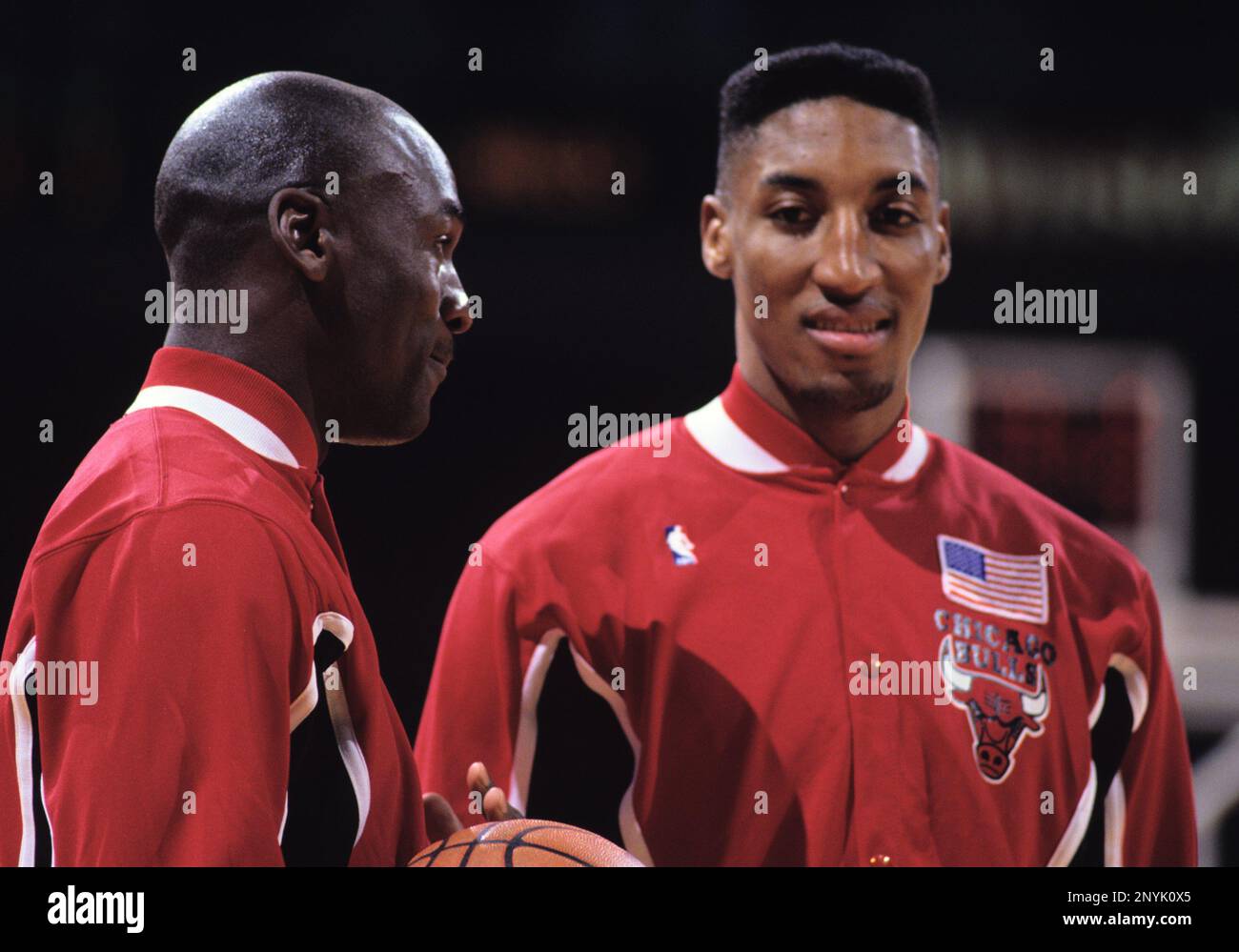 The Chicago Bulls' Scottie Pippen talks with reporters Tuesday, June 11,  1996, in Seattle. The Bulls lead the Seattle SuperSonics 3-0 in the NBA  Finals. Game 4 is Wednesday in Seattle. (AP Photo/Elaine Thompson Stock  Photo - Alamy