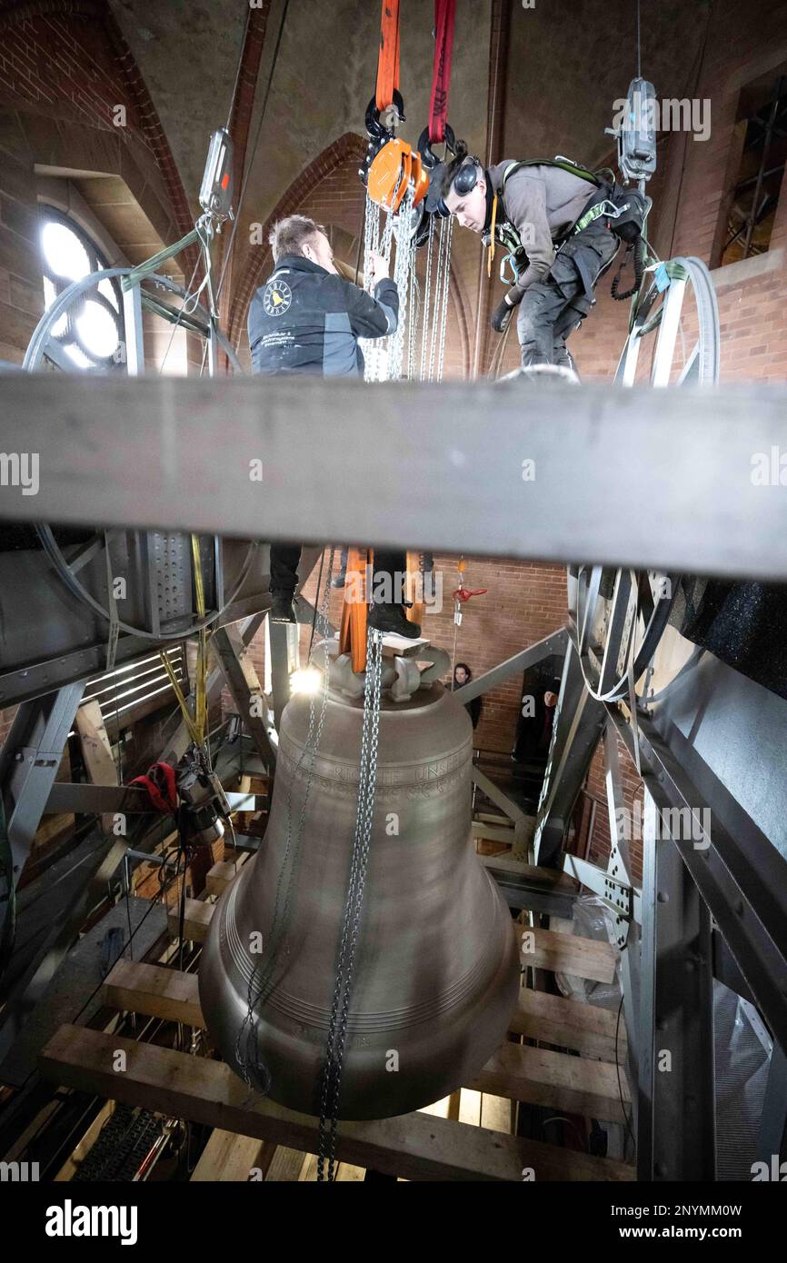 Bremen, Germany. 02nd Mar, 2023. The new peace bell, also called 'Brema', is pulled into the south tower of Bremen Cathedral. St. Peter's Cathedral has received three new bells. The largest, the so-called peace bell, weighs around seven tons. It replaces the previous 60-year-old example, which was decommissioned in 2017 for safety reasons. Credit: Sina Schuldt/dpa/Alamy Live News Stock Photo