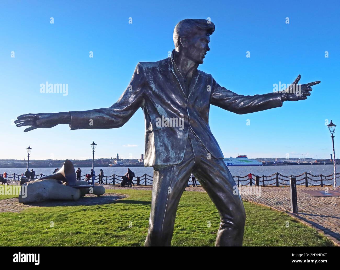 Billy Fury statue, by Tom Murphy Piemasters House, Albert Dock, Liverpool, Merseyside, England, UK, L3 4AF - Ronald Wycherley musician actor Stock Photo
