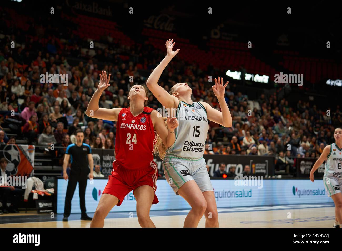 Kylee Shook of Olympiacos SFP (L) and Lauren Cox of Valencia Basket (R) in  action during the J14 Euroleague Women on March 1, 2023 at Fuente de San  Luis Sport Hall (Valencia ,