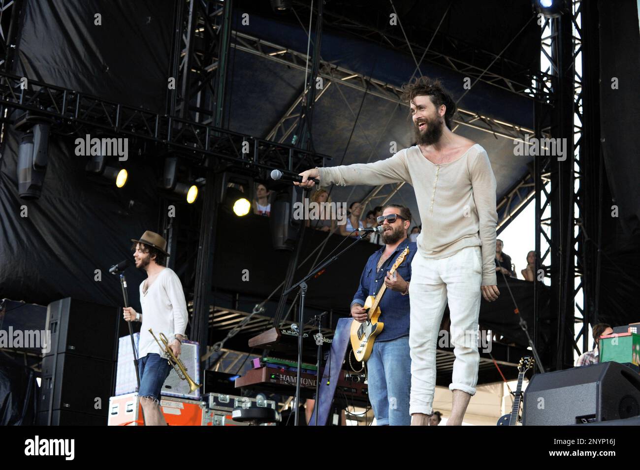 Edward Sharpe and the Zeroz performs during the Hangout Music