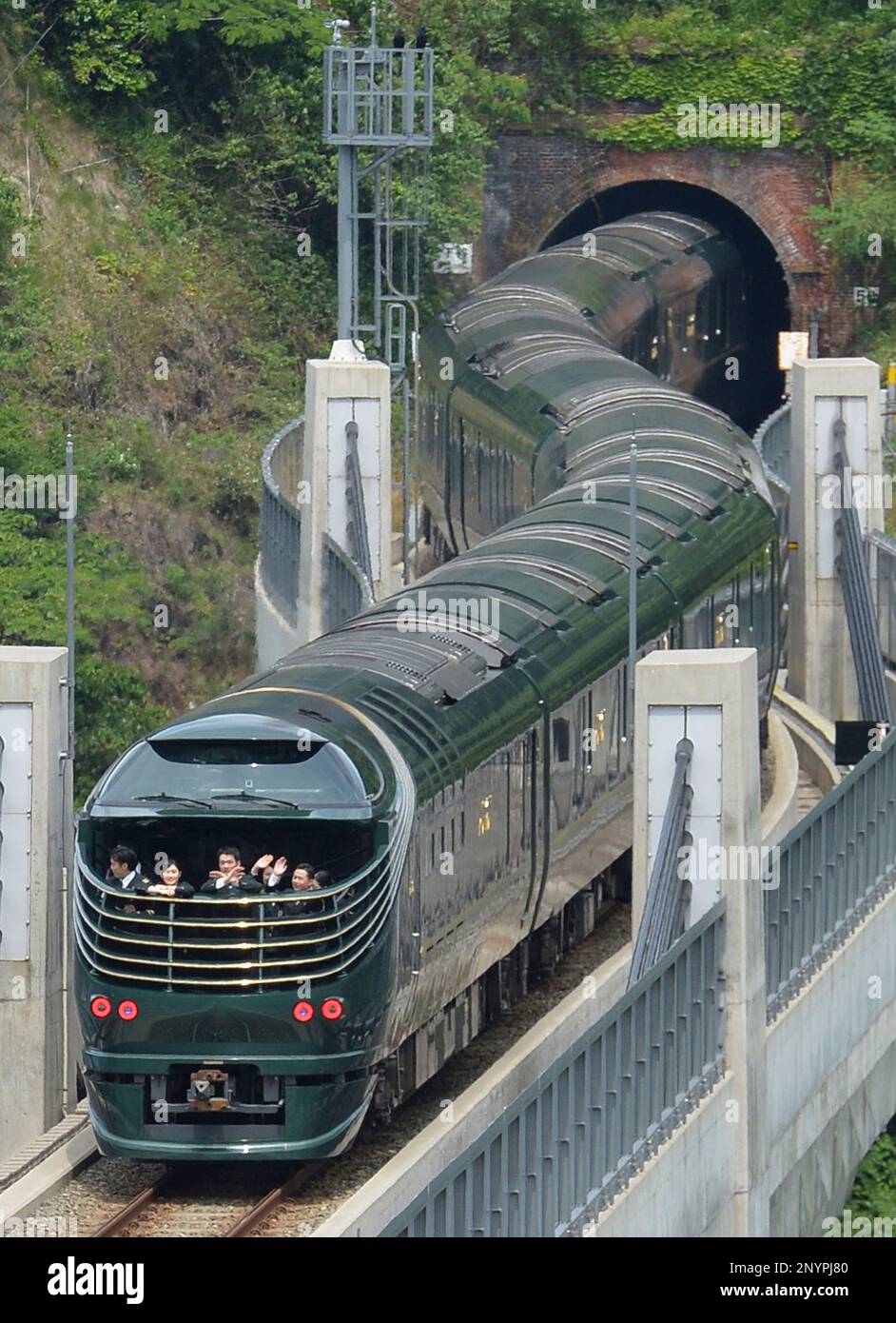 West Japan Railway Company unveils Twilight Express Mizukaze, a 