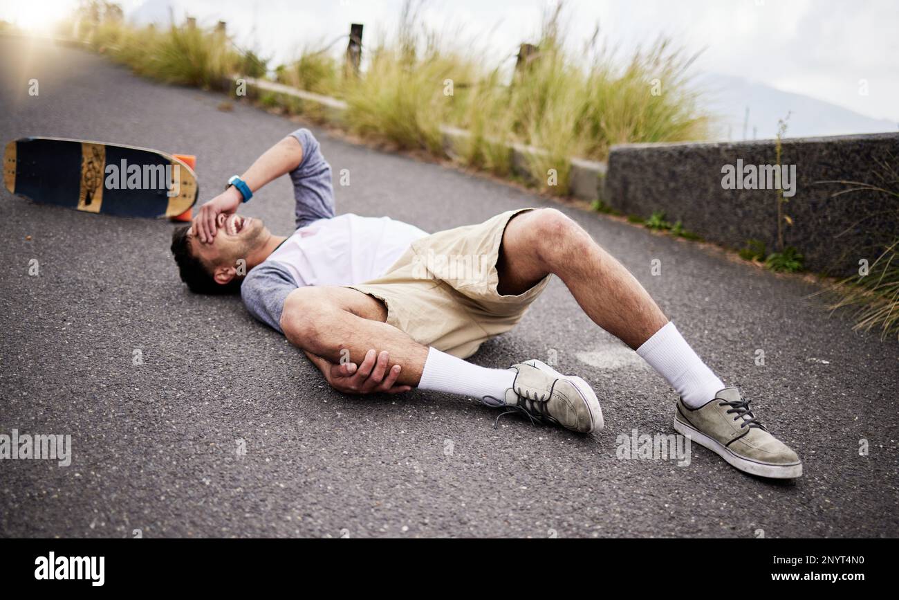 Accident, fall and knee injury with a skater man on the ground, lying down  in pain after falling down. Sports, training and anatomy with a young male  Stock Photo - Alamy