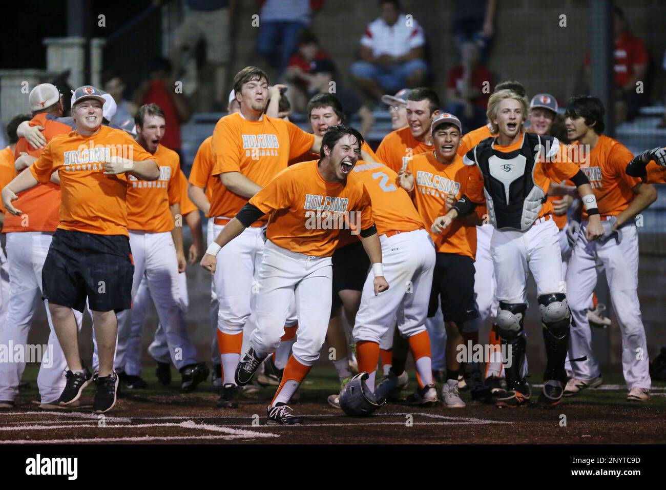 celebrates their win over Baxter Springs in the Class 4A Div