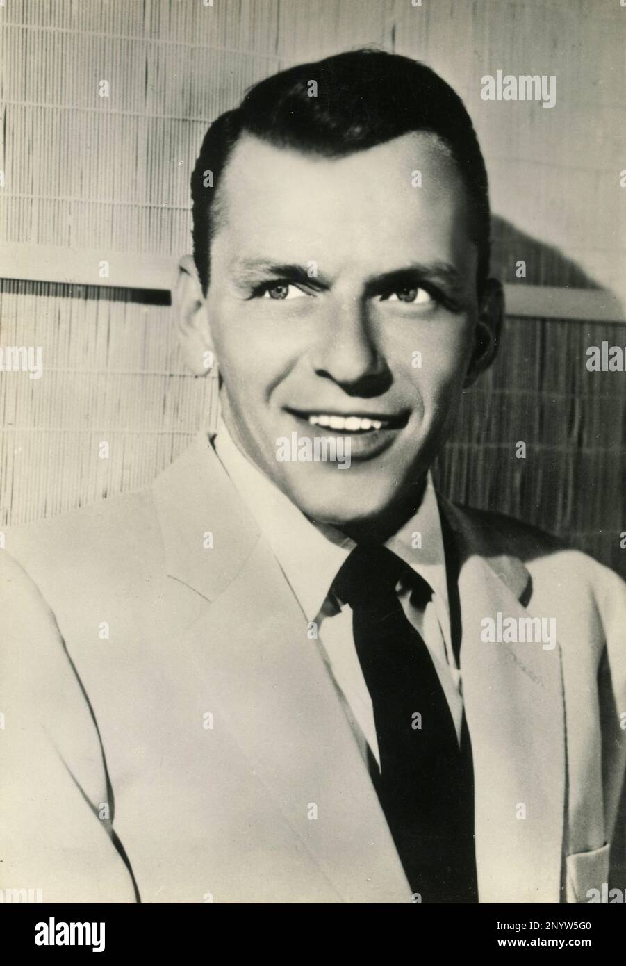 Frank sinatra 1950s hi-res stock photography and images - Alamy