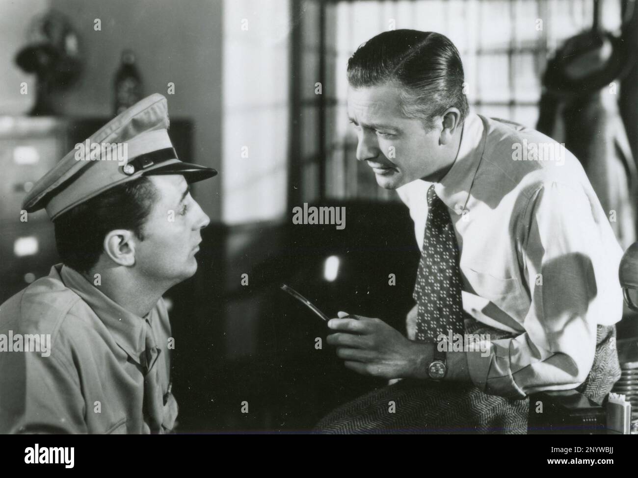 American actors Robert Mitchum and Robert Young in the movie Crossfire