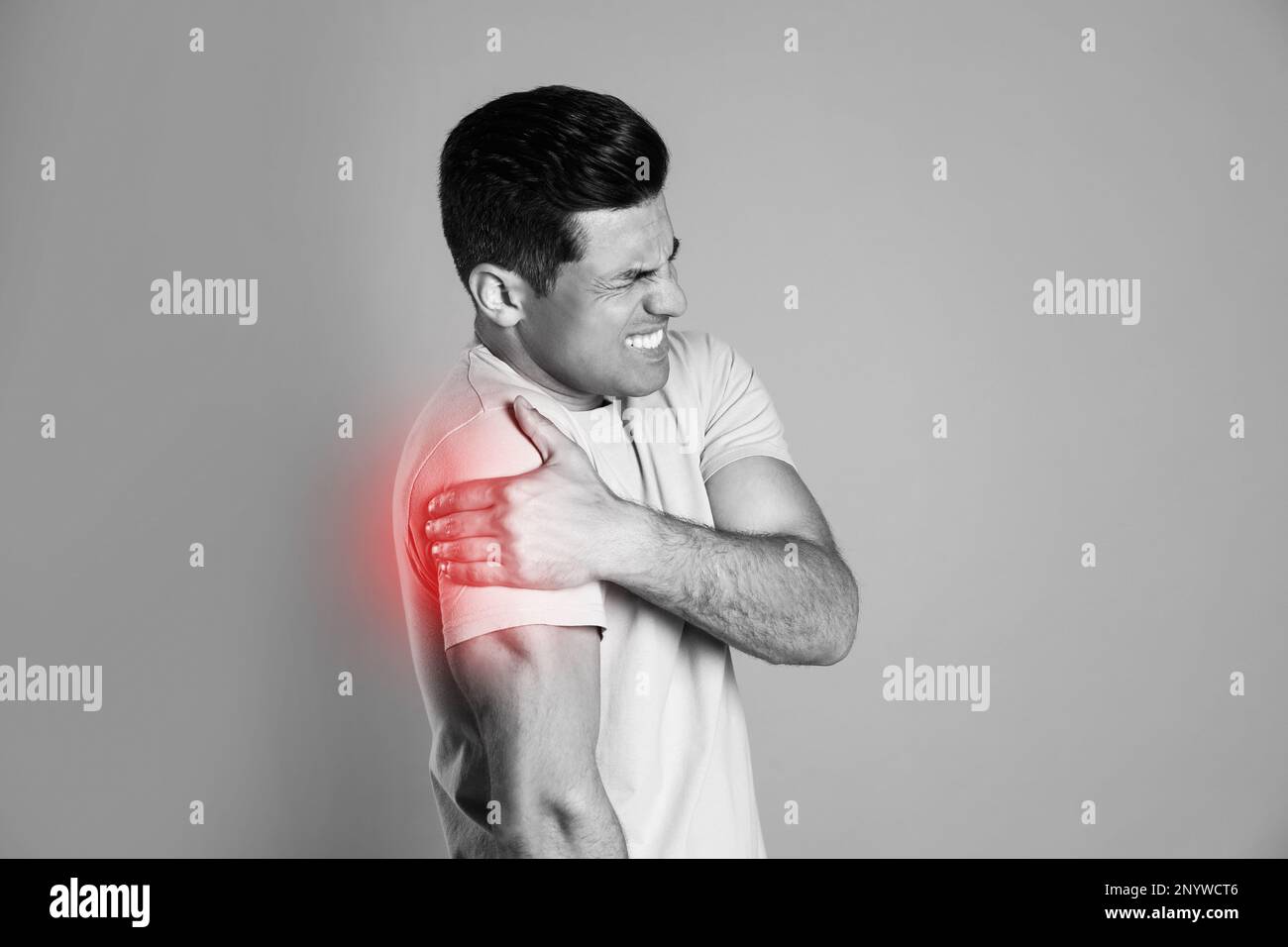 Man suffering from shoulder pain. Black and white photo Stock Photo - Alamy