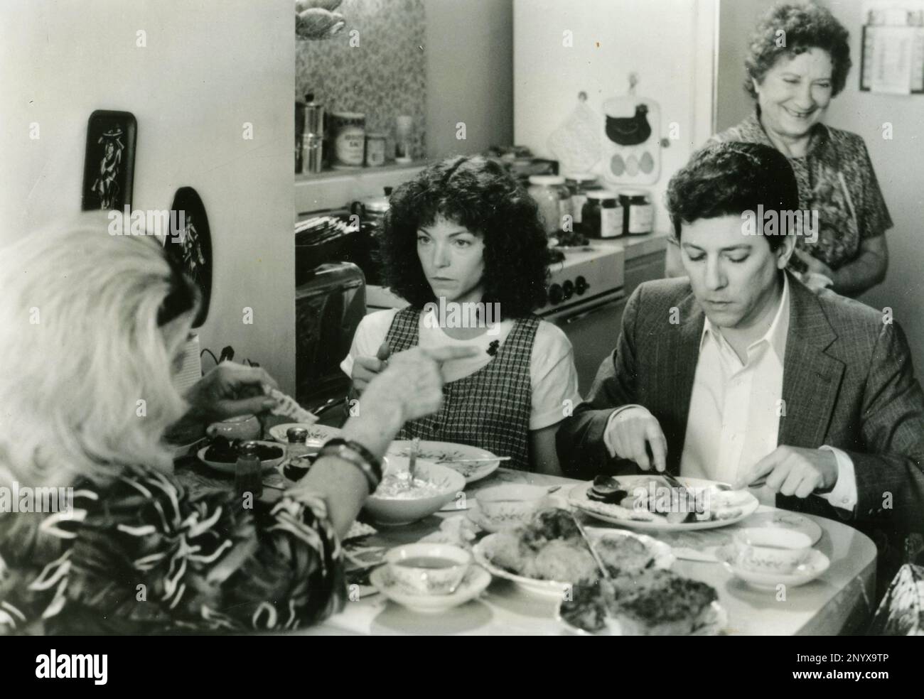 Actors Sylvia Miles, Amy Irving, Peter Riegert and Reizl Bozyk in the